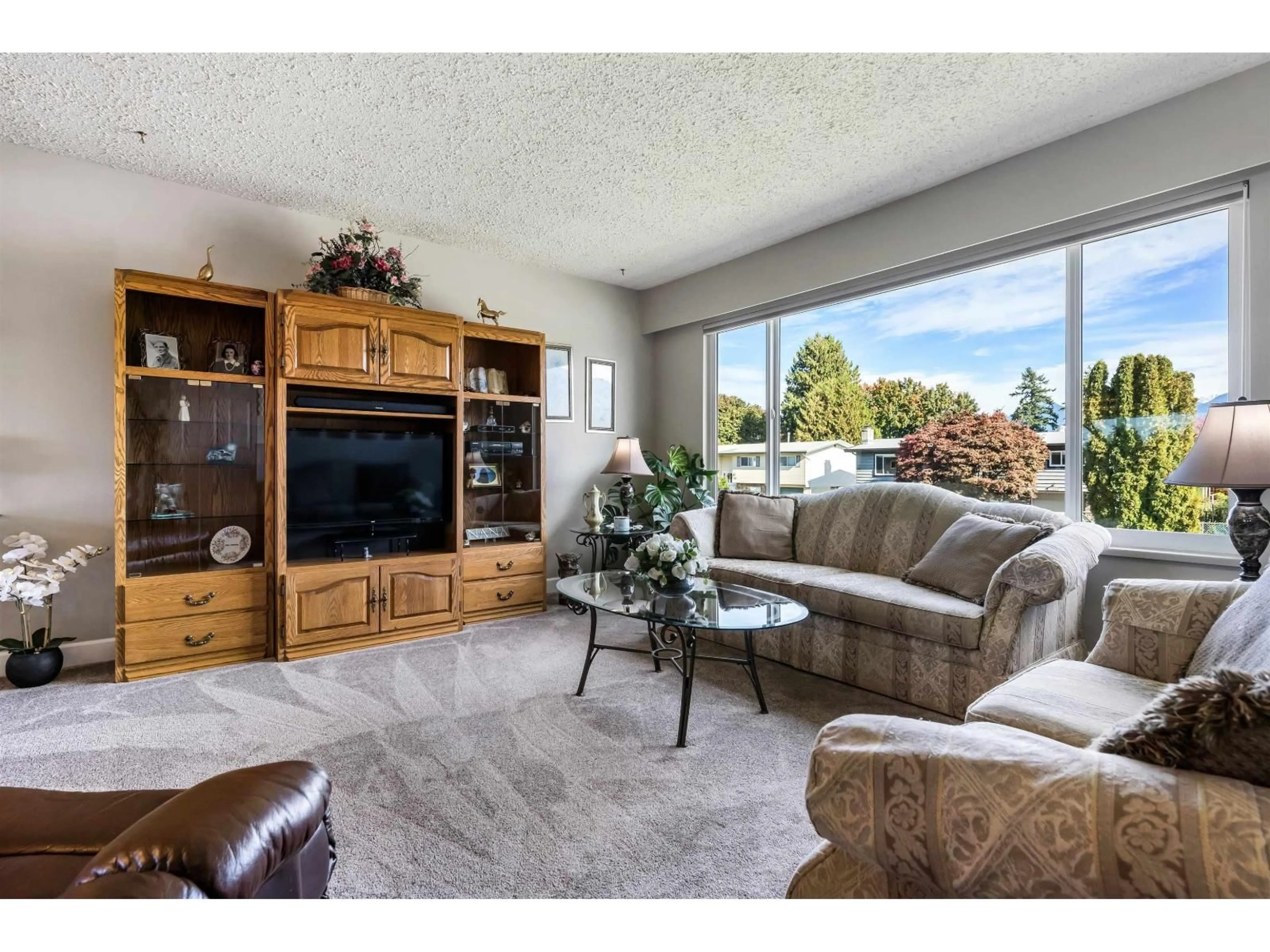 Living room with furniture, unknown for 6961 SHEFFIELD WAY, Chilliwack British Columbia V2R3T2