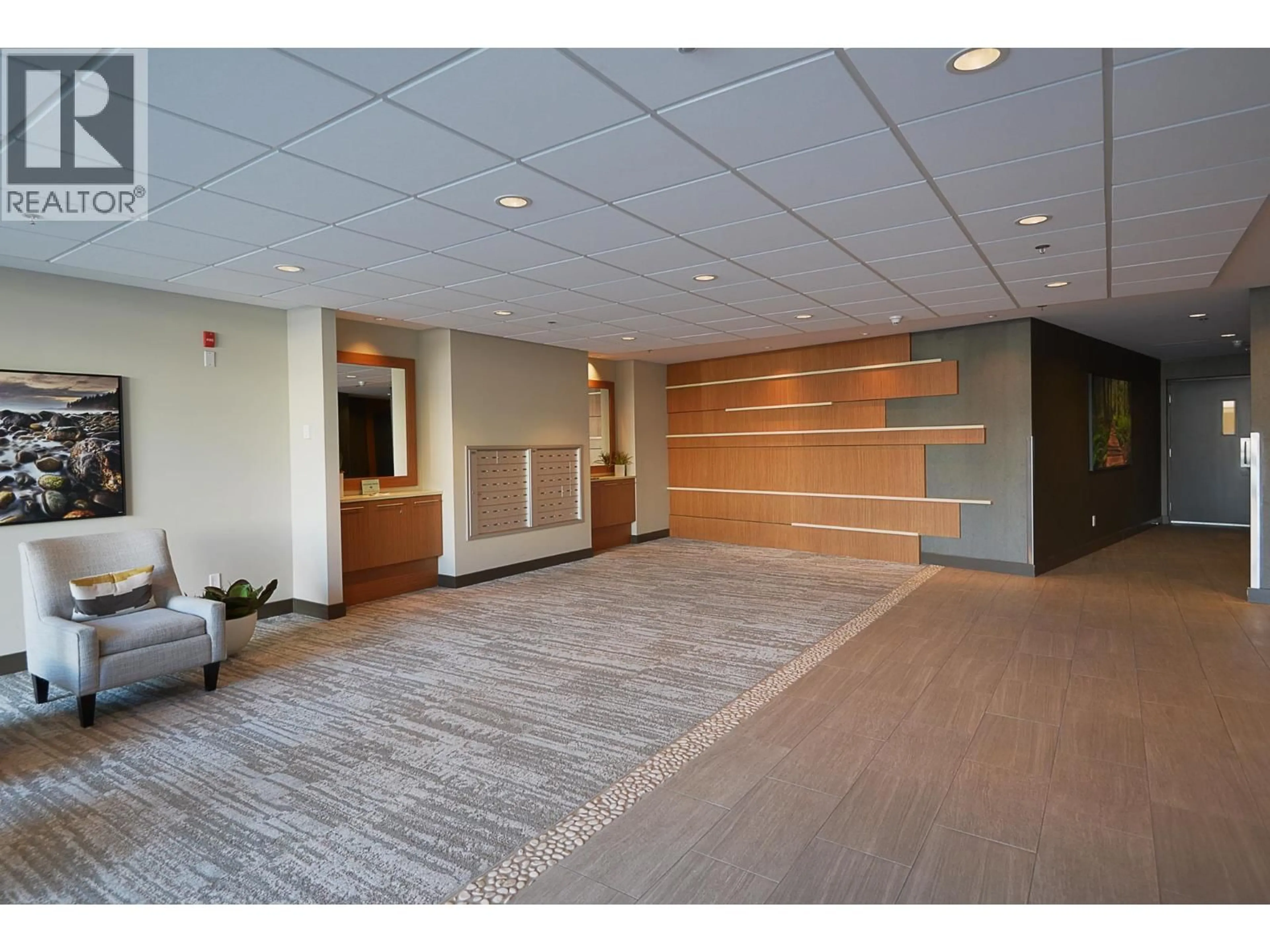 Indoor foyer for 306 - 5665 TEREDO STREET, Sechelt British Columbia V7Z0J2