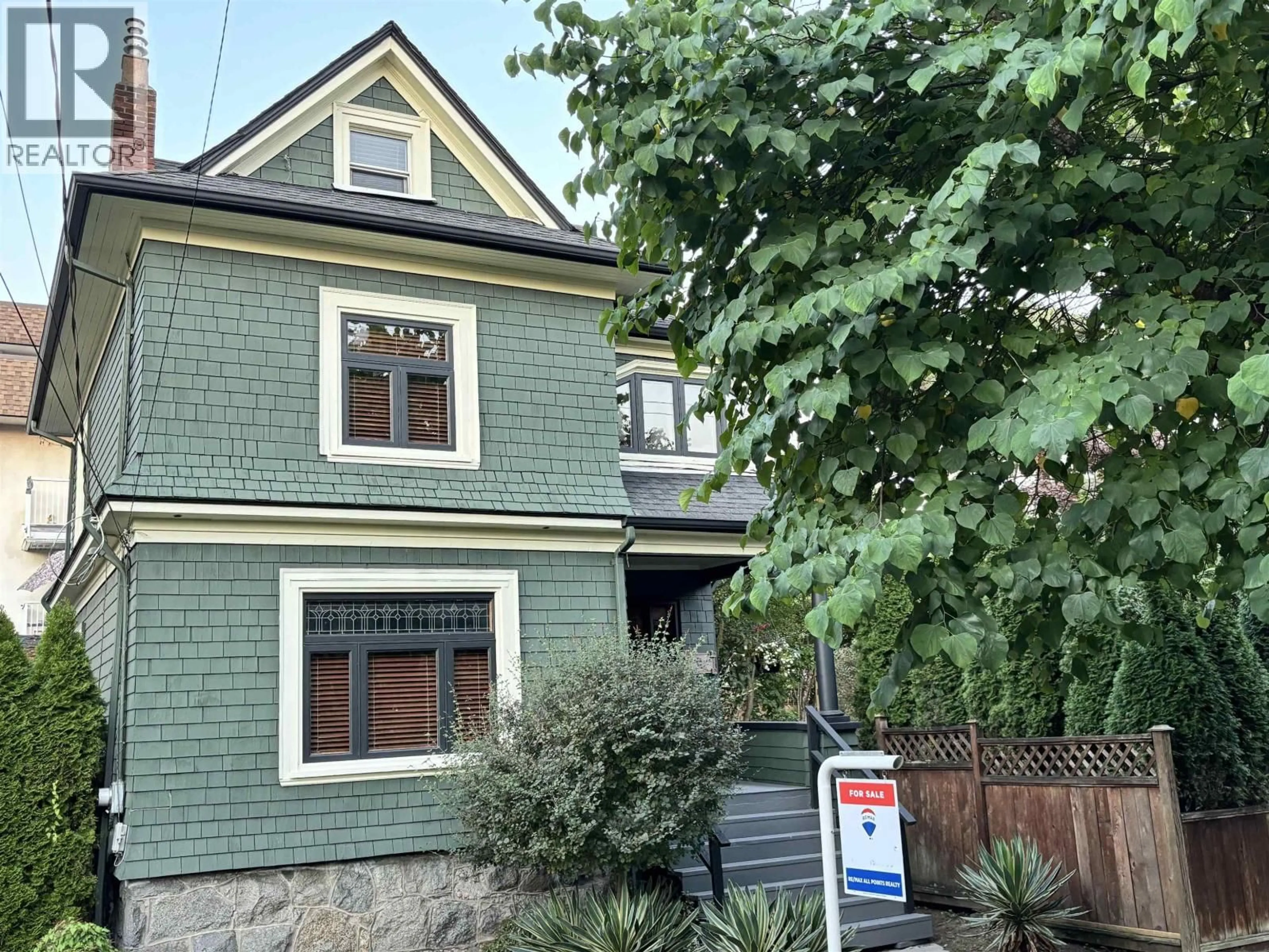 Home with vinyl exterior material, street for 403 NINTH STREET, New Westminster British Columbia V3M3V9