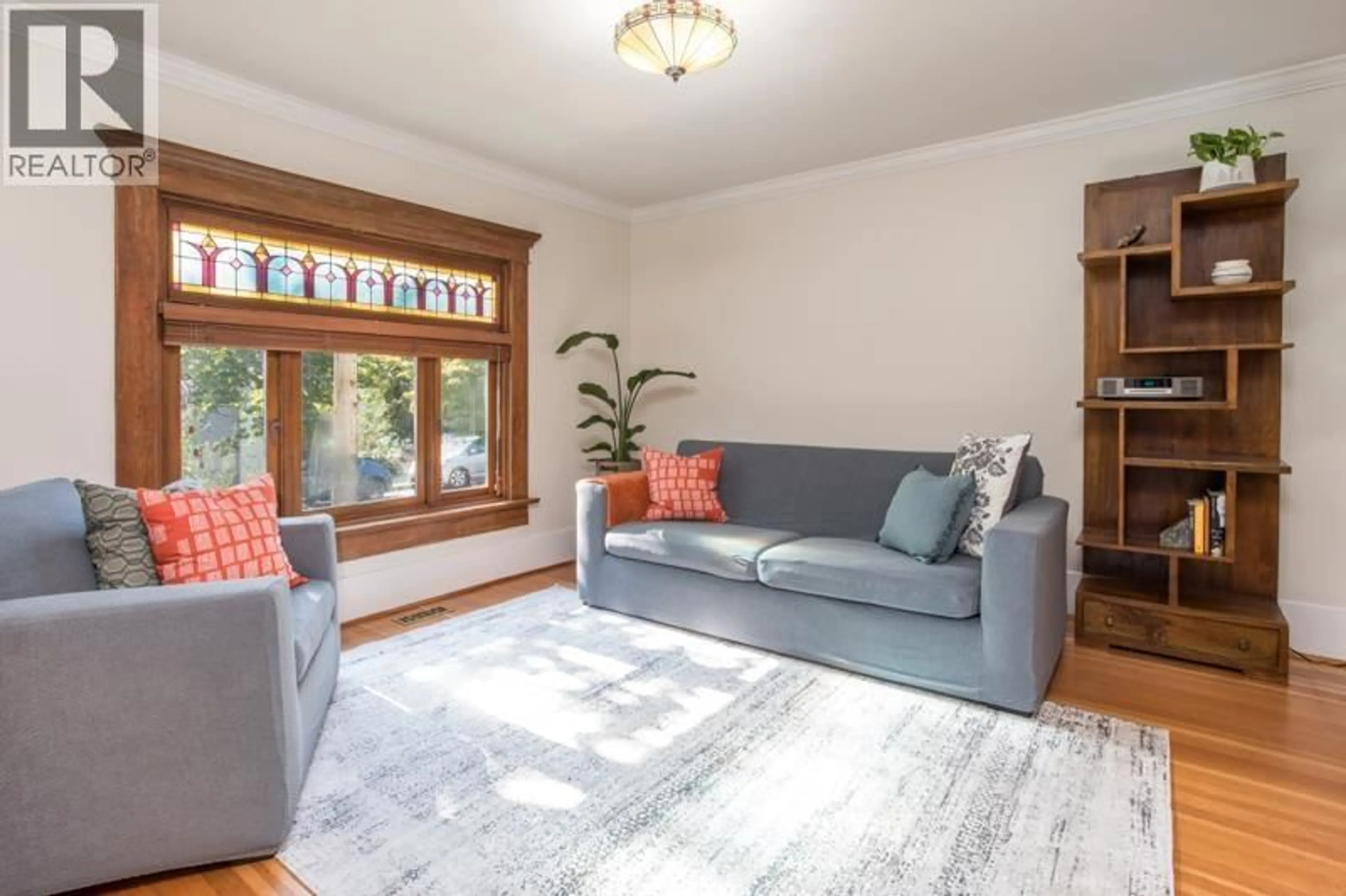 Living room with furniture, unknown for 403 NINTH STREET, New Westminster British Columbia V3M3V9