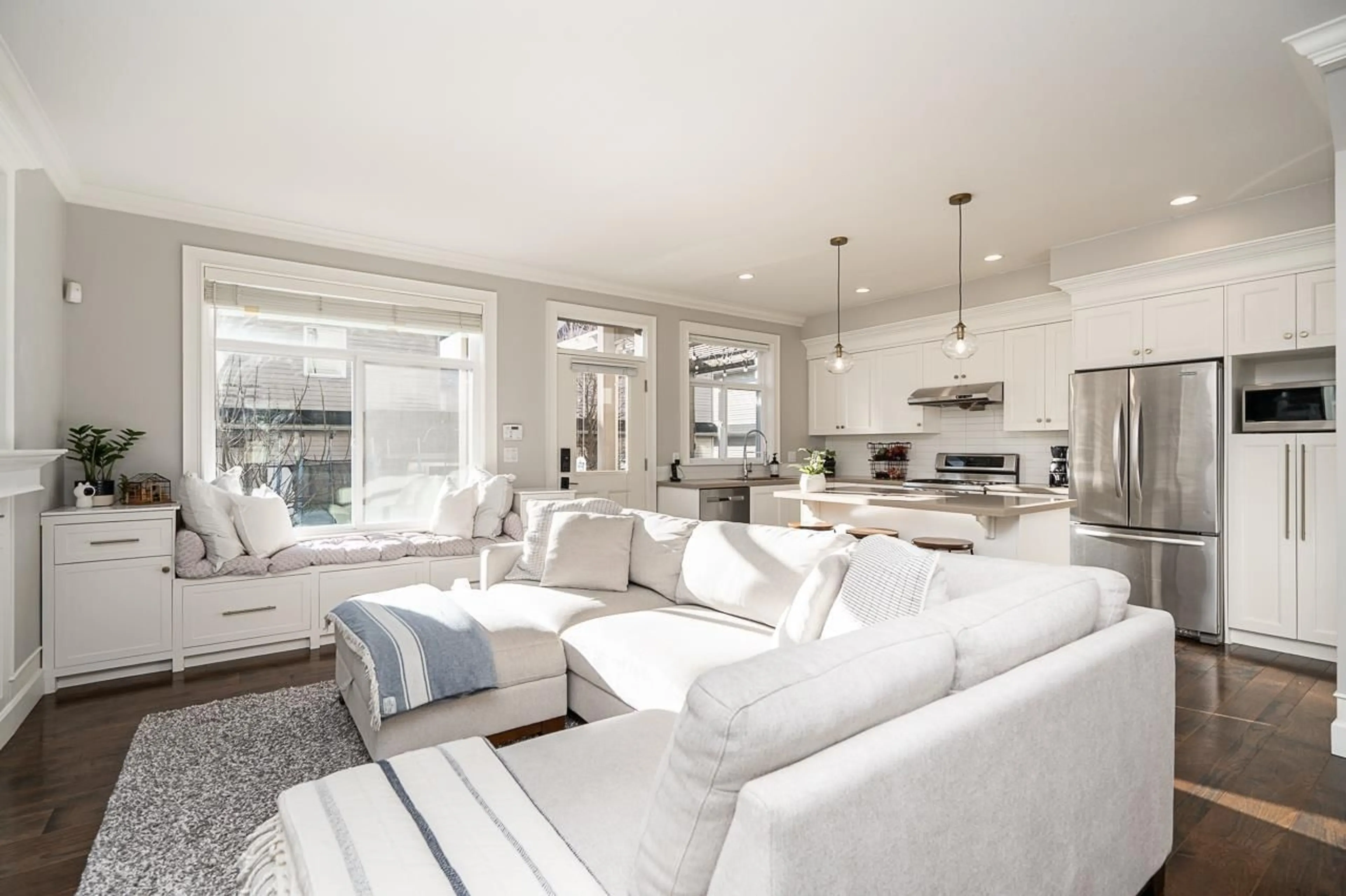 Living room with furniture, unknown for 19284 69A AVENUE, Surrey British Columbia V4N6K5