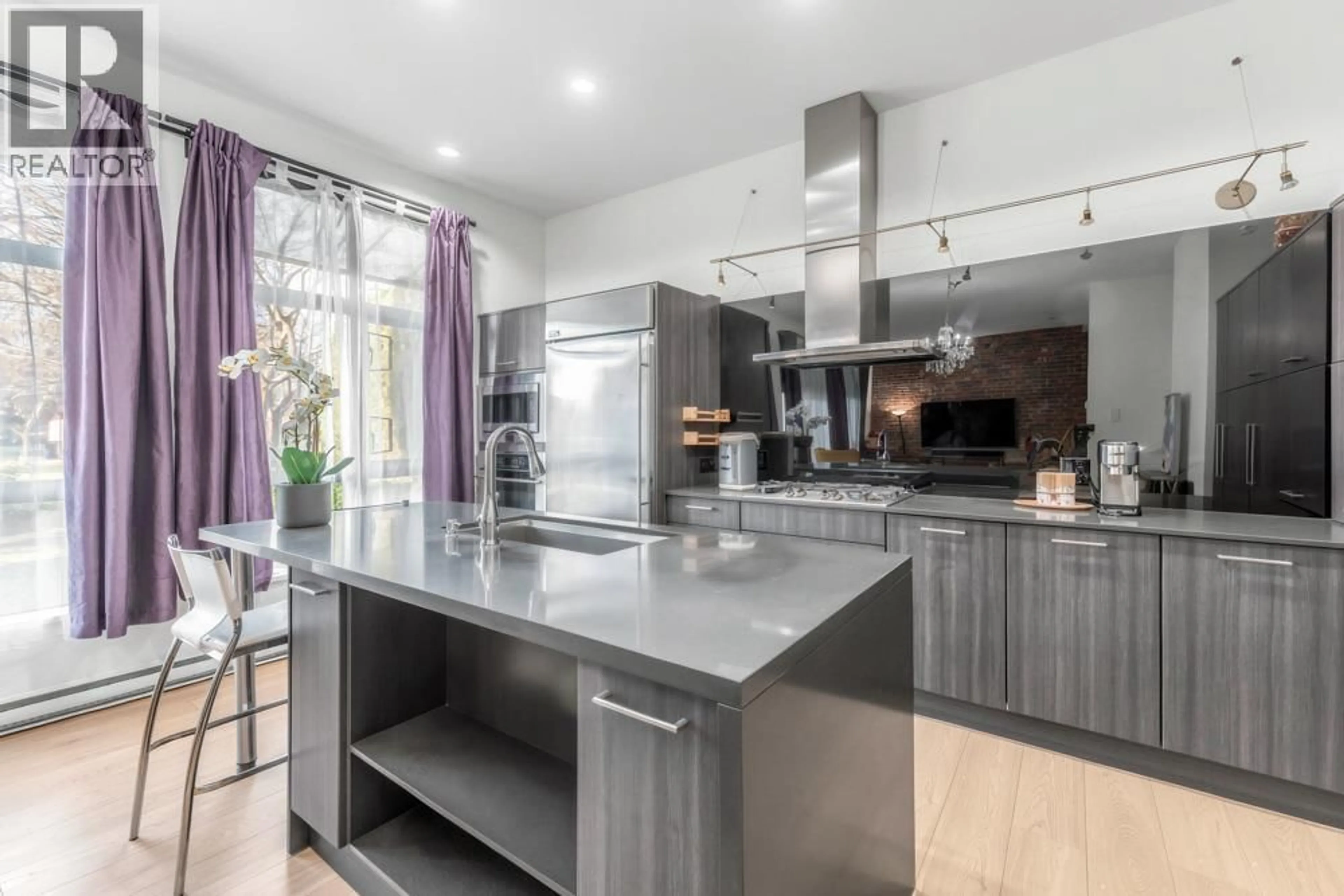 Contemporary kitchen, unknown for 101 - 220 SALTER STREET, New Westminster British Columbia V3M0H4