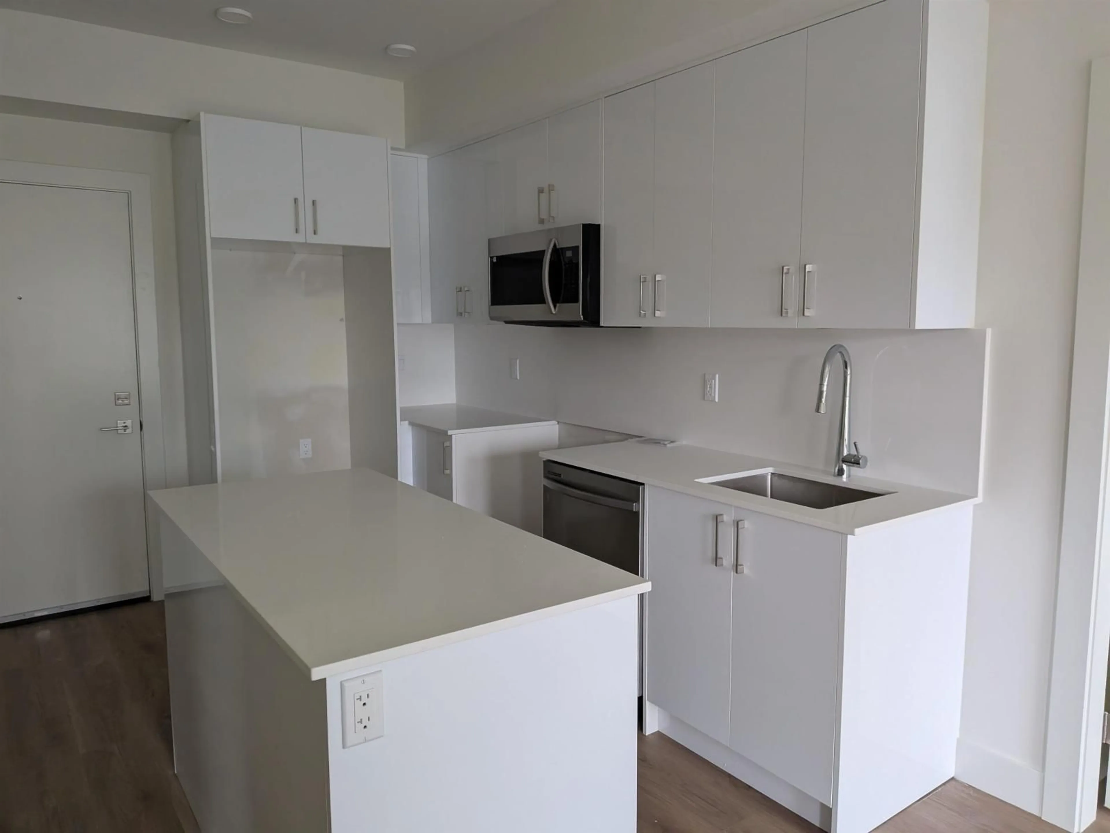 Standard kitchen, unknown for 502 - 15739 FRASER HIGHWAY, Surrey British Columbia V4N1G9