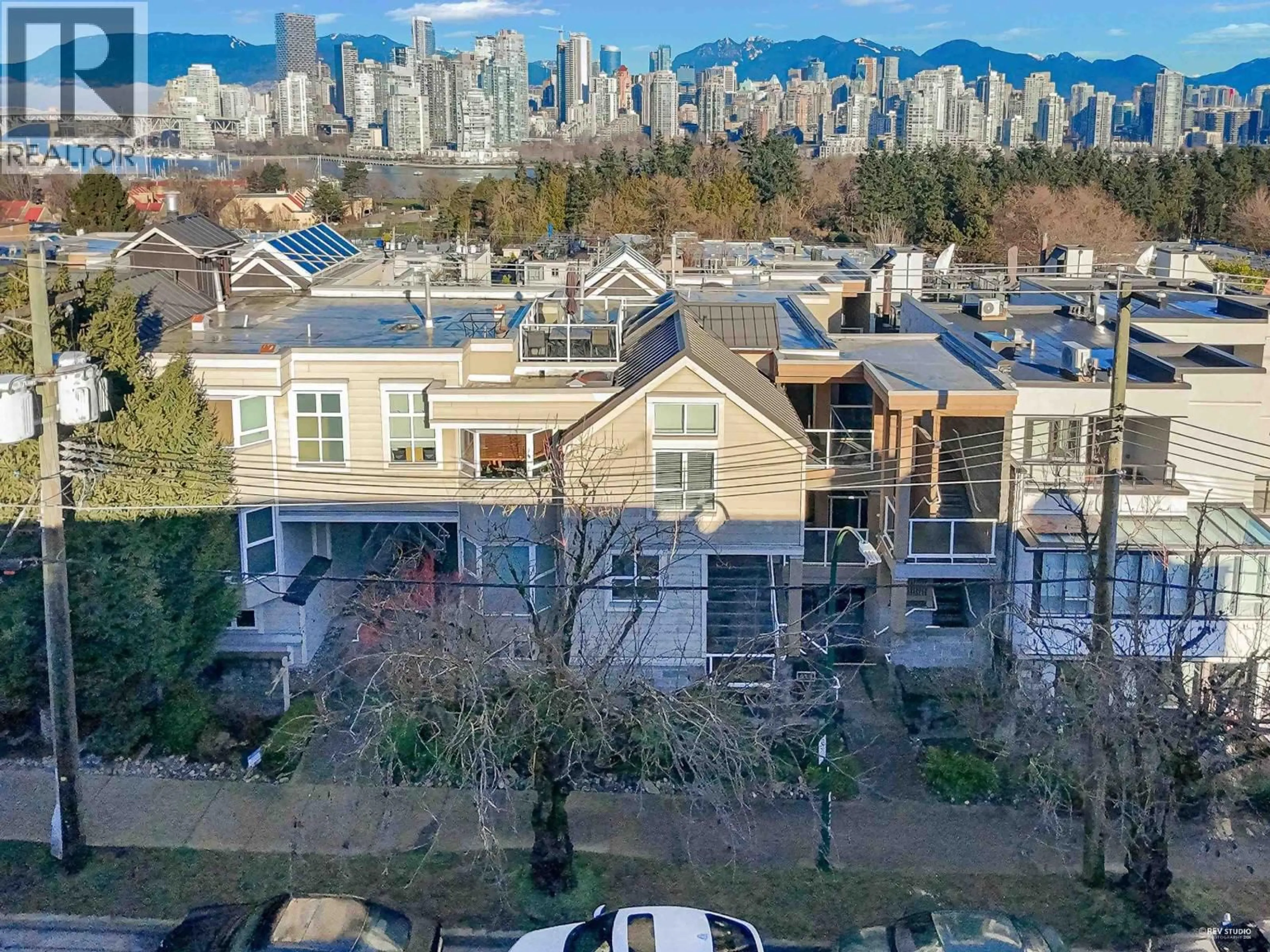 A pic from outside/outdoor area/front of a property/back of a property/a pic from drone, city buildings view from balcony for 107 - 933 8TH AVENUE, Vancouver British Columbia V5Z1E4