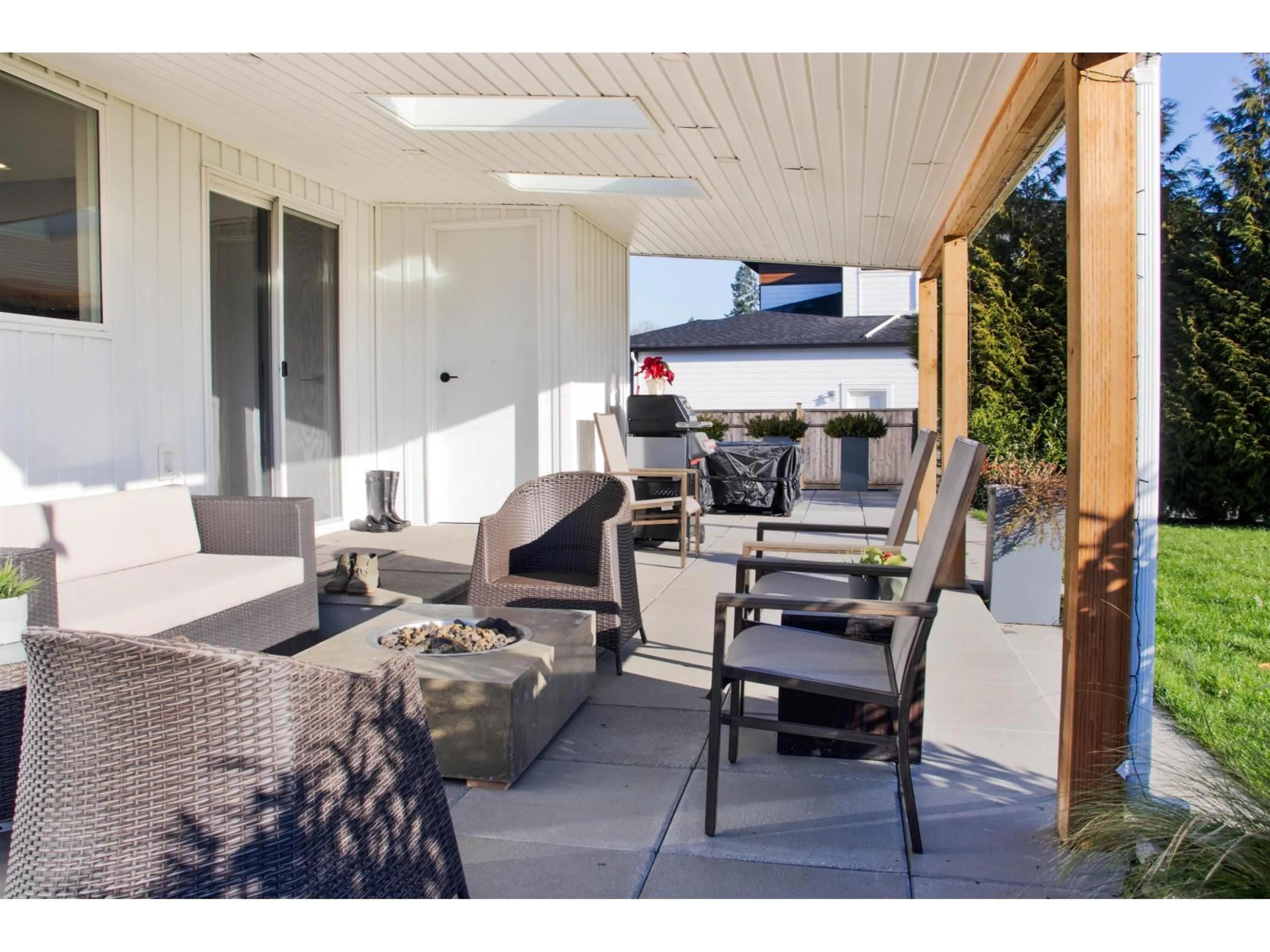 Patio, street for 22444 72 AVENUE, Langley British Columbia V2Y2K4