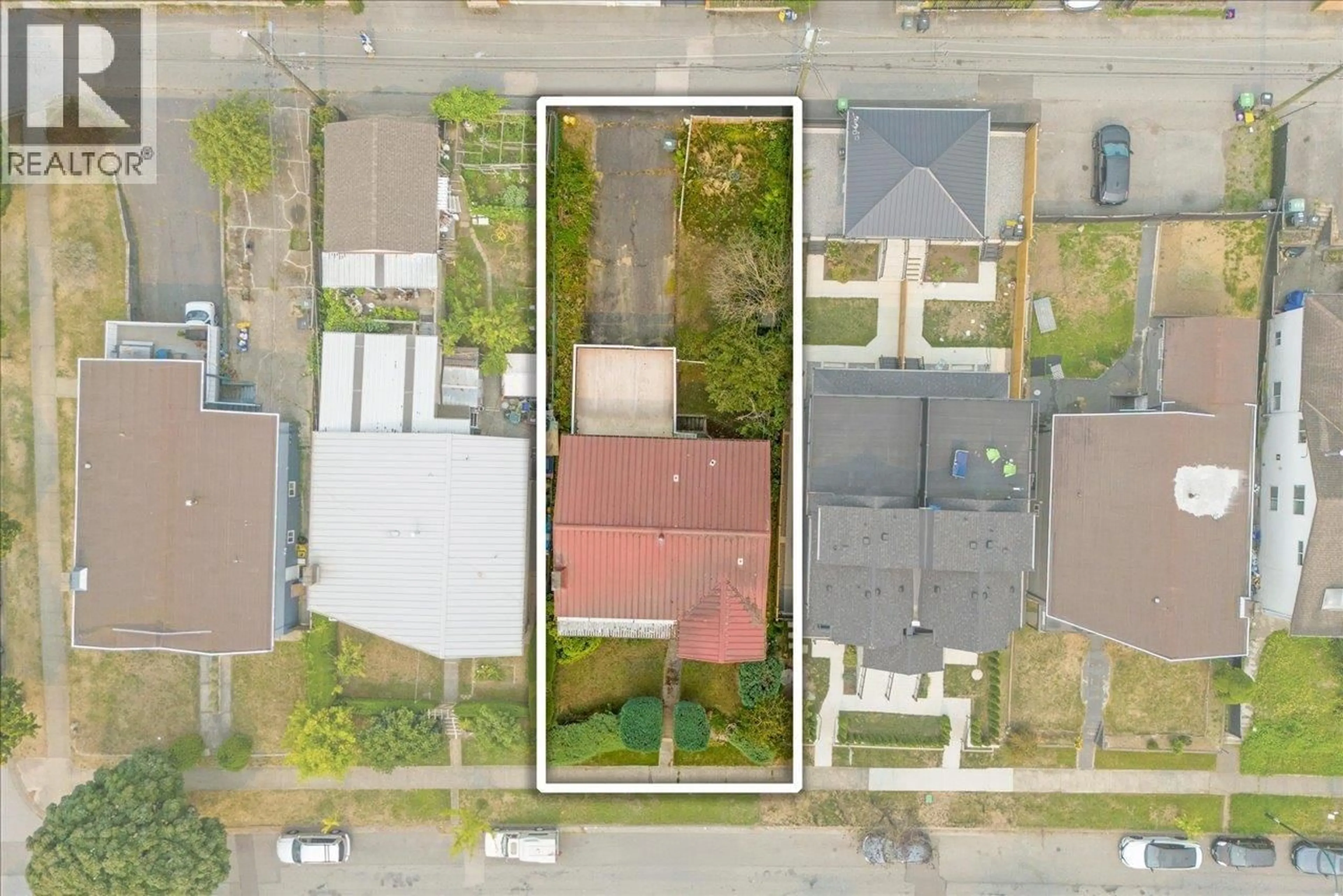 A pic from outside/outdoor area/front of a property/back of a property/a pic from drone, street for 1149 63RD AVENUE, Vancouver British Columbia V5X2L3