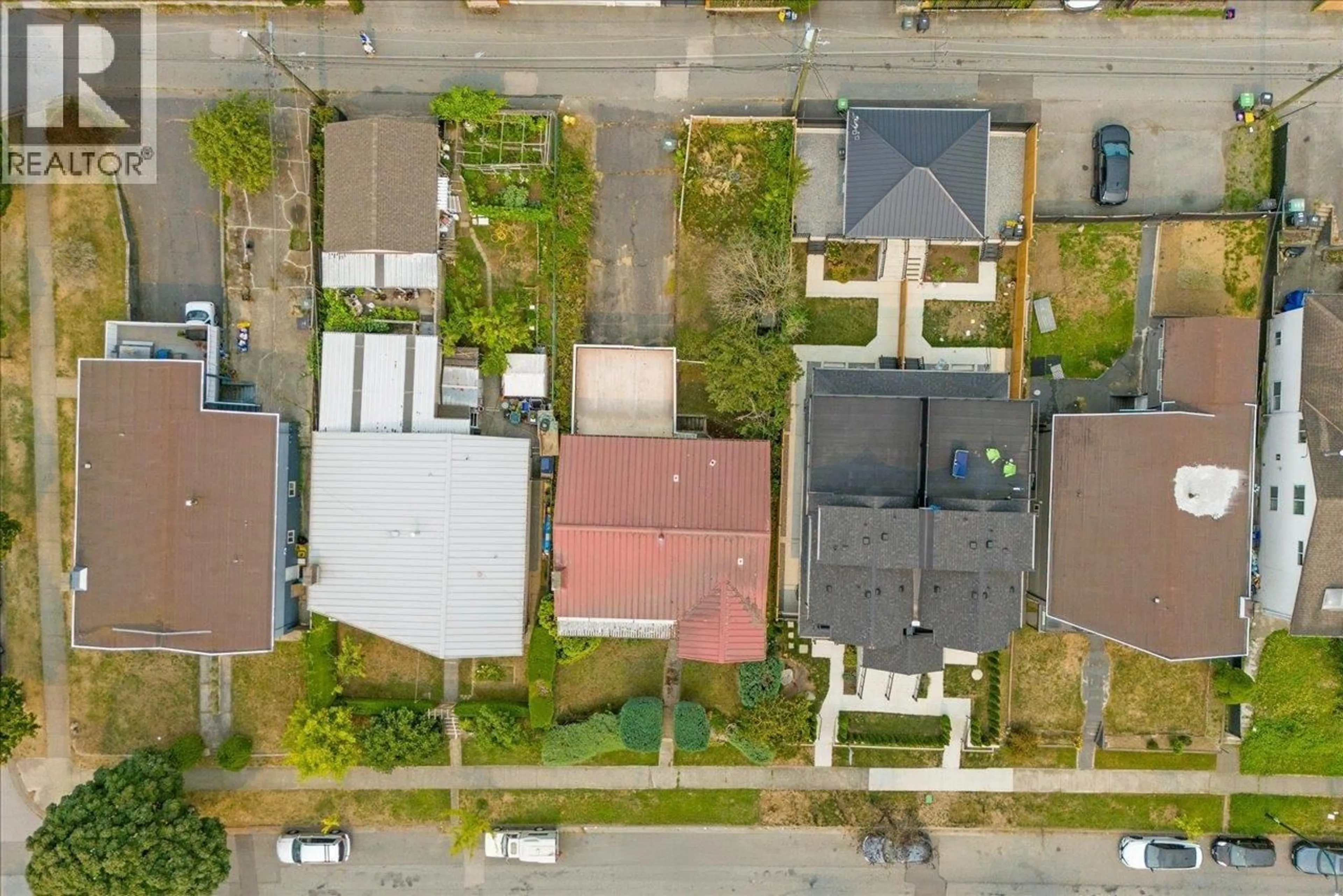 A pic from outside/outdoor area/front of a property/back of a property/a pic from drone, street for 1149 63RD AVENUE, Vancouver British Columbia V5X2L3