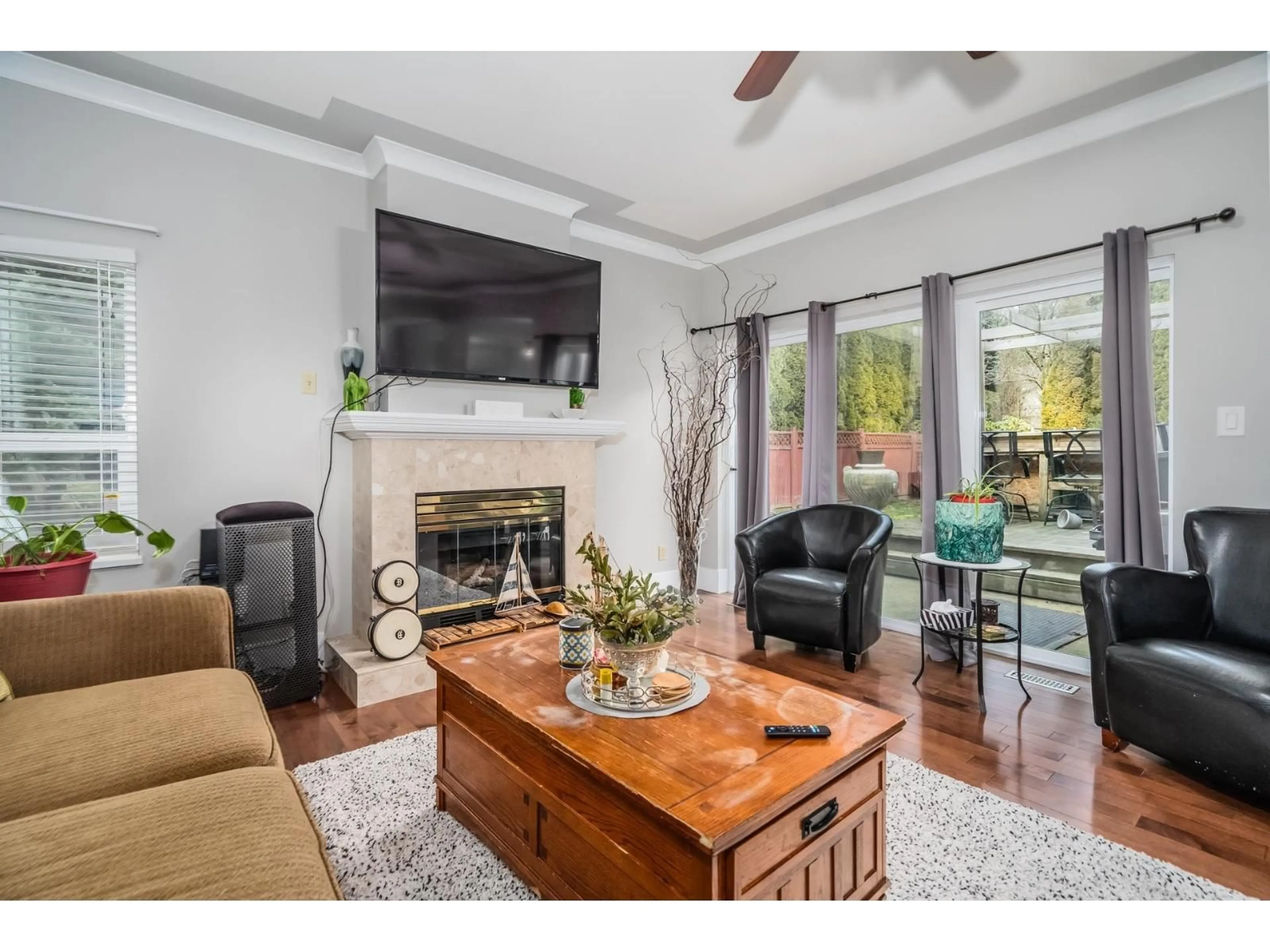 Living room with furniture, unknown for 2237 MOUNTAIN DRIVE, Abbotsford British Columbia V3G1E3