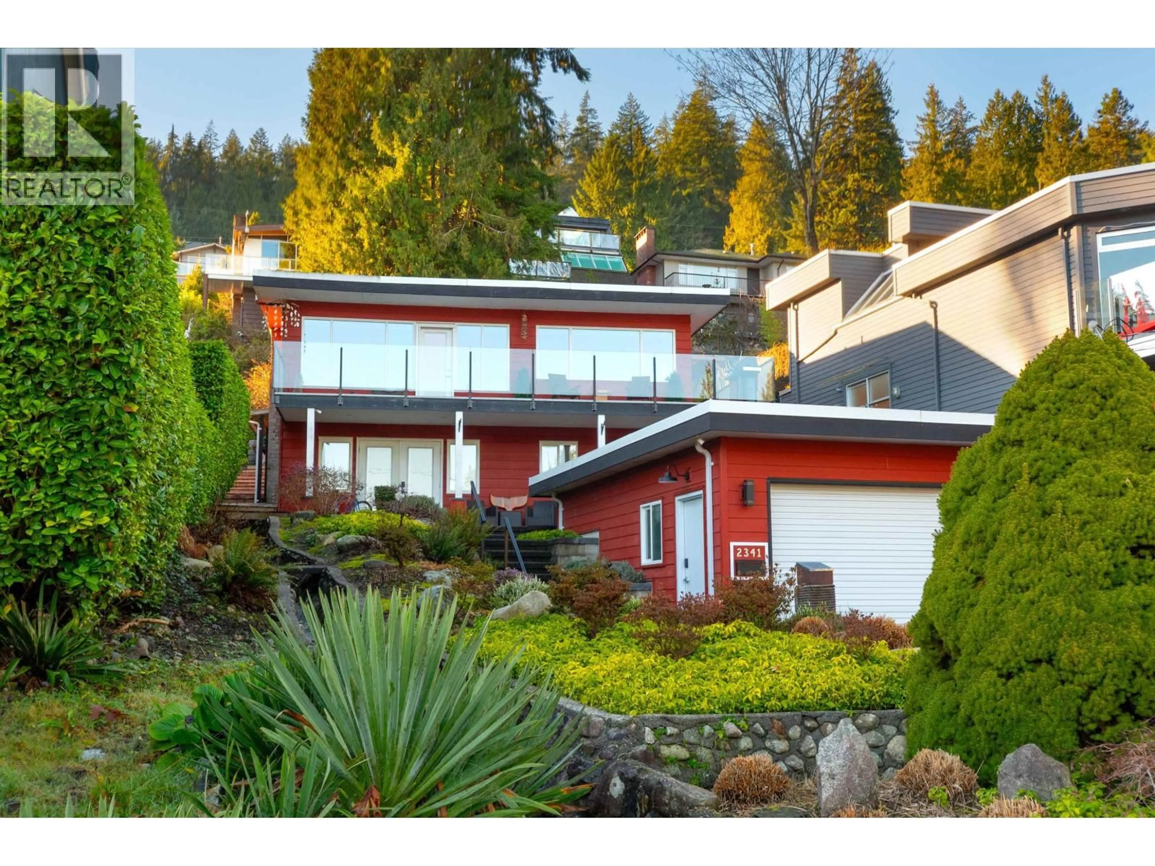 Home with vinyl exterior material, unknown for 2341 PANORAMA DRIVE, North Vancouver British Columbia V7G1V4