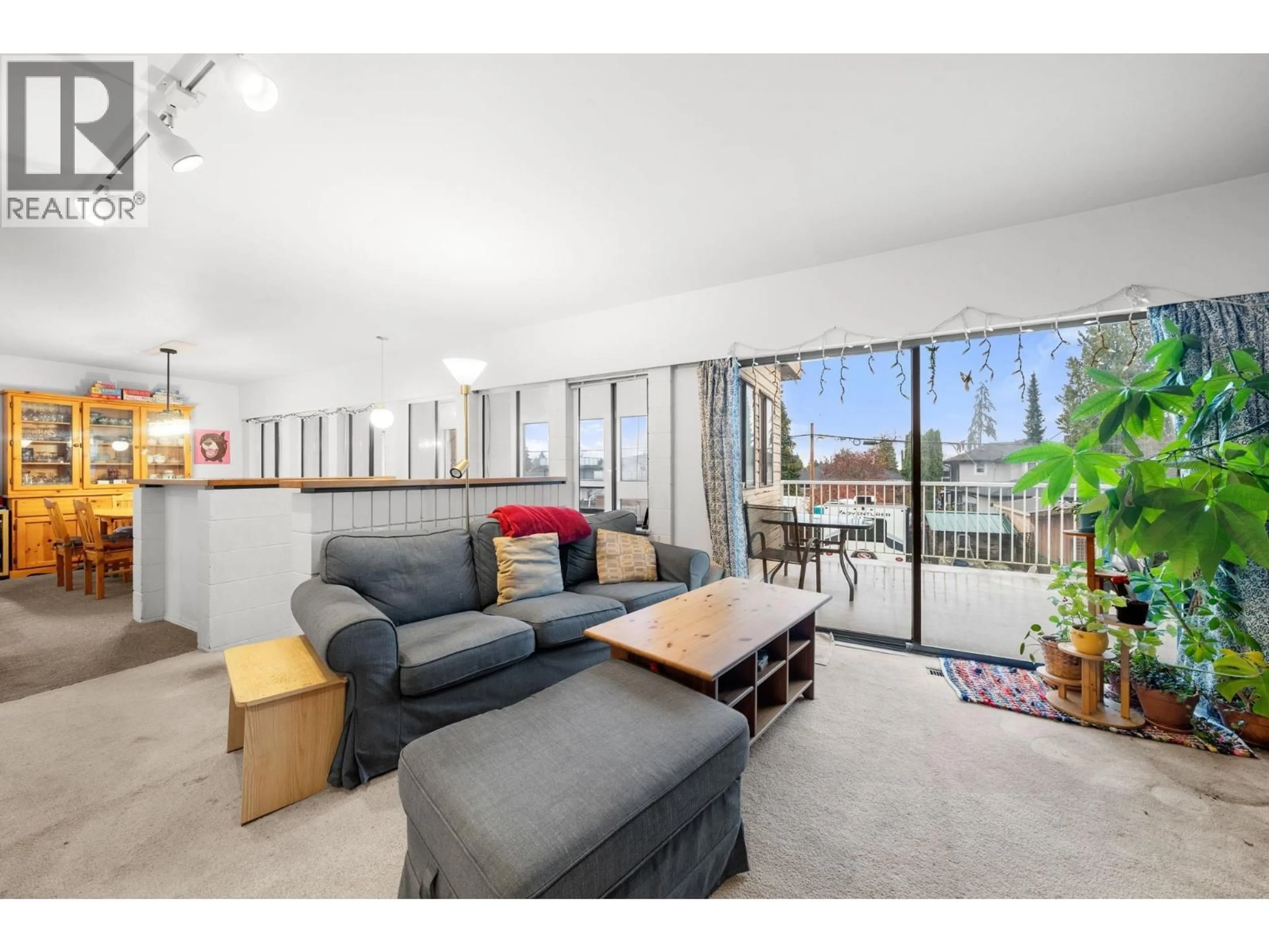 Living room with furniture, unknown for 741 14TH STREET, North Vancouver British Columbia V7L2P3