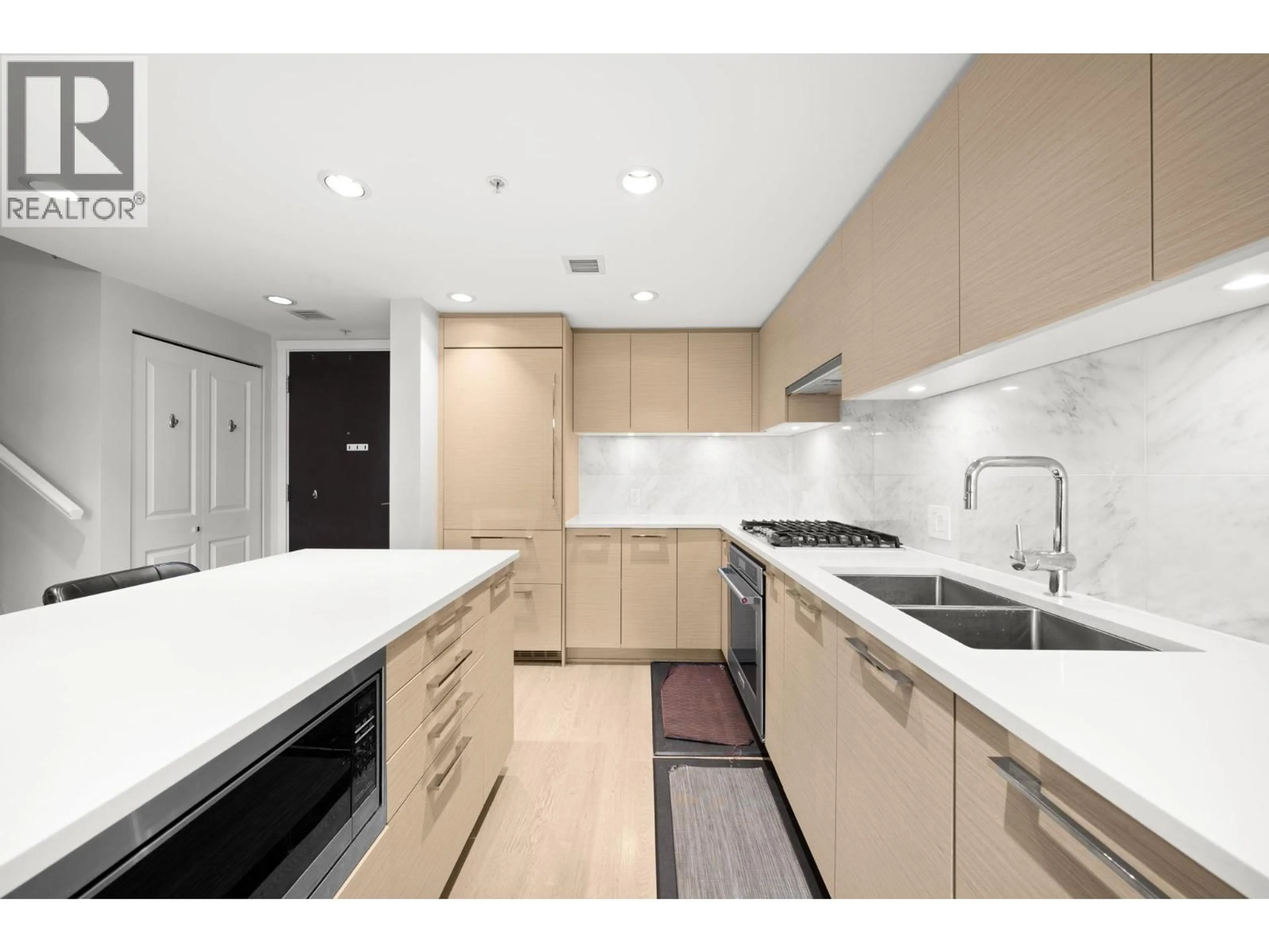 Standard kitchen, unknown for 102 - 6700 DUNBLANE AVENUE, Burnaby British Columbia V5H3K6