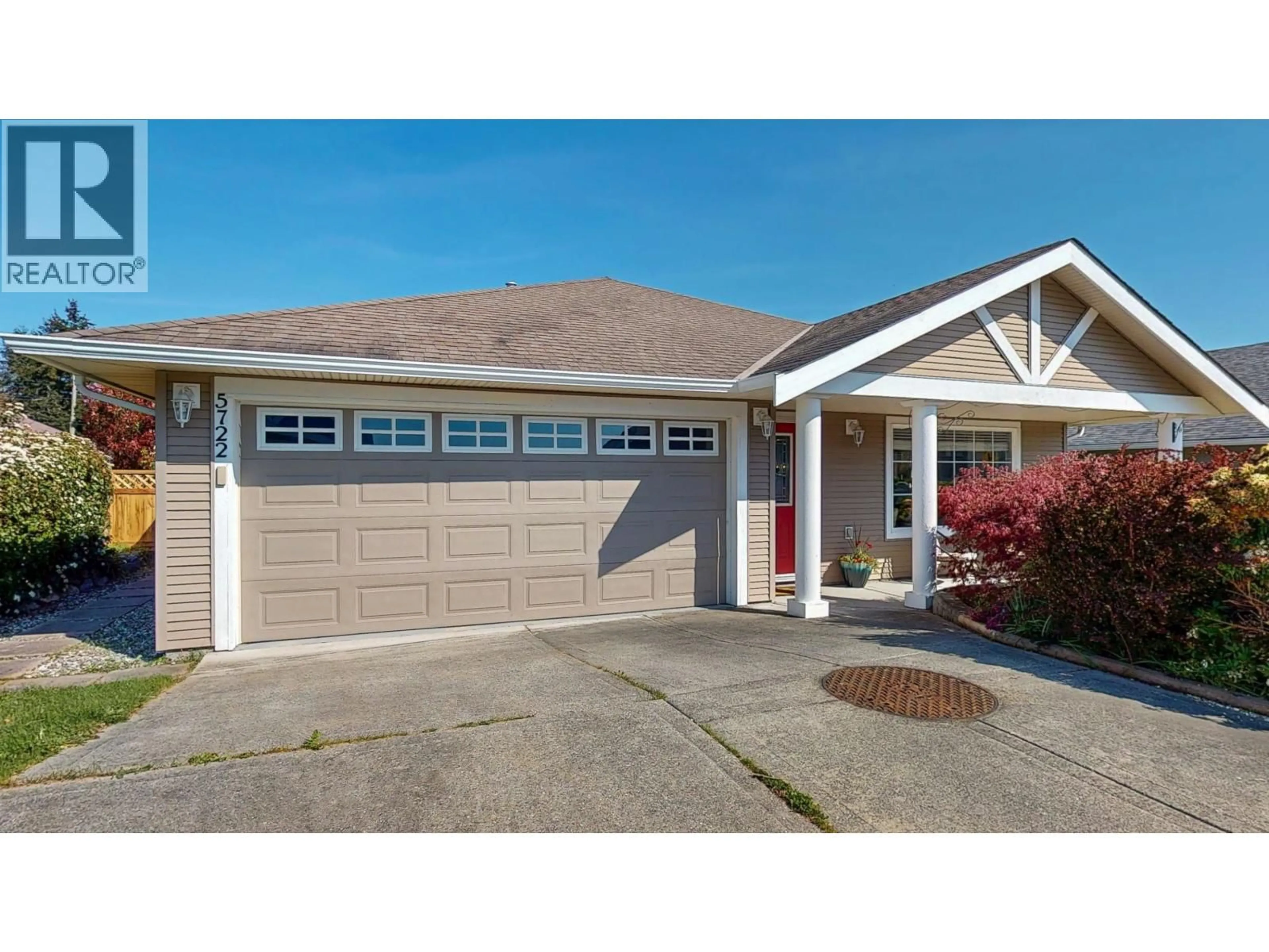 Home with vinyl exterior material, street for 5722 EMILY WAY, Sechelt British Columbia V7Z0N5