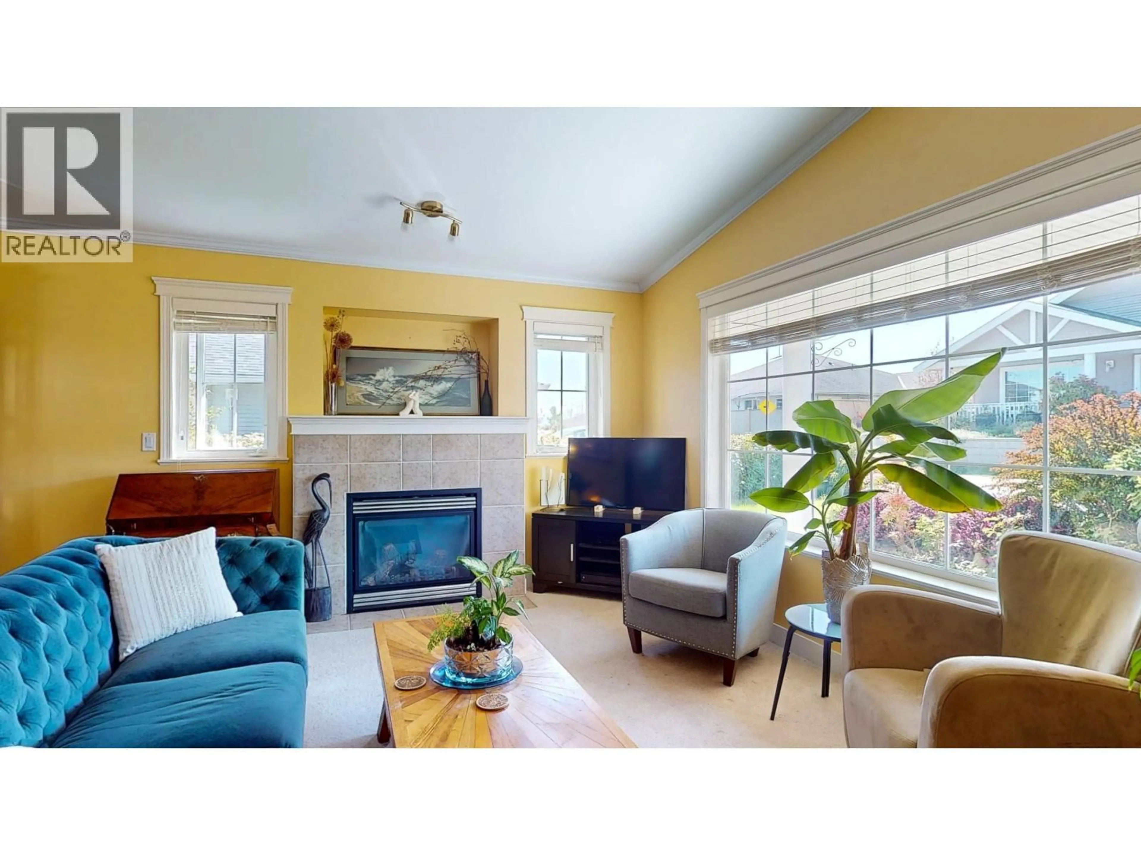 Living room with furniture, unknown for 5722 EMILY WAY, Sechelt British Columbia V7Z0N5