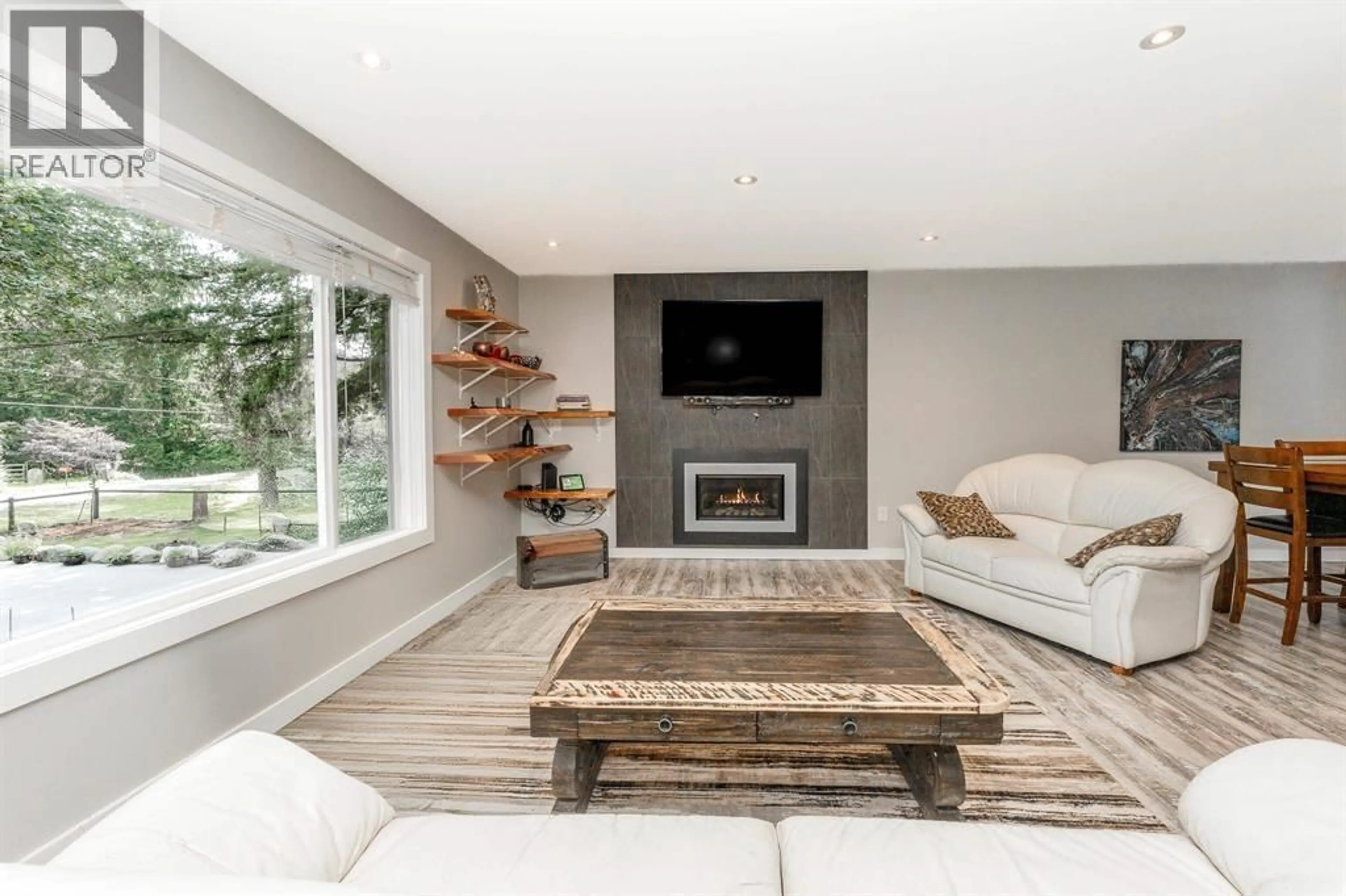 Living room with furniture, wood/laminate floor for 10069 276 STREET, Maple Ridge British Columbia V2W1R5