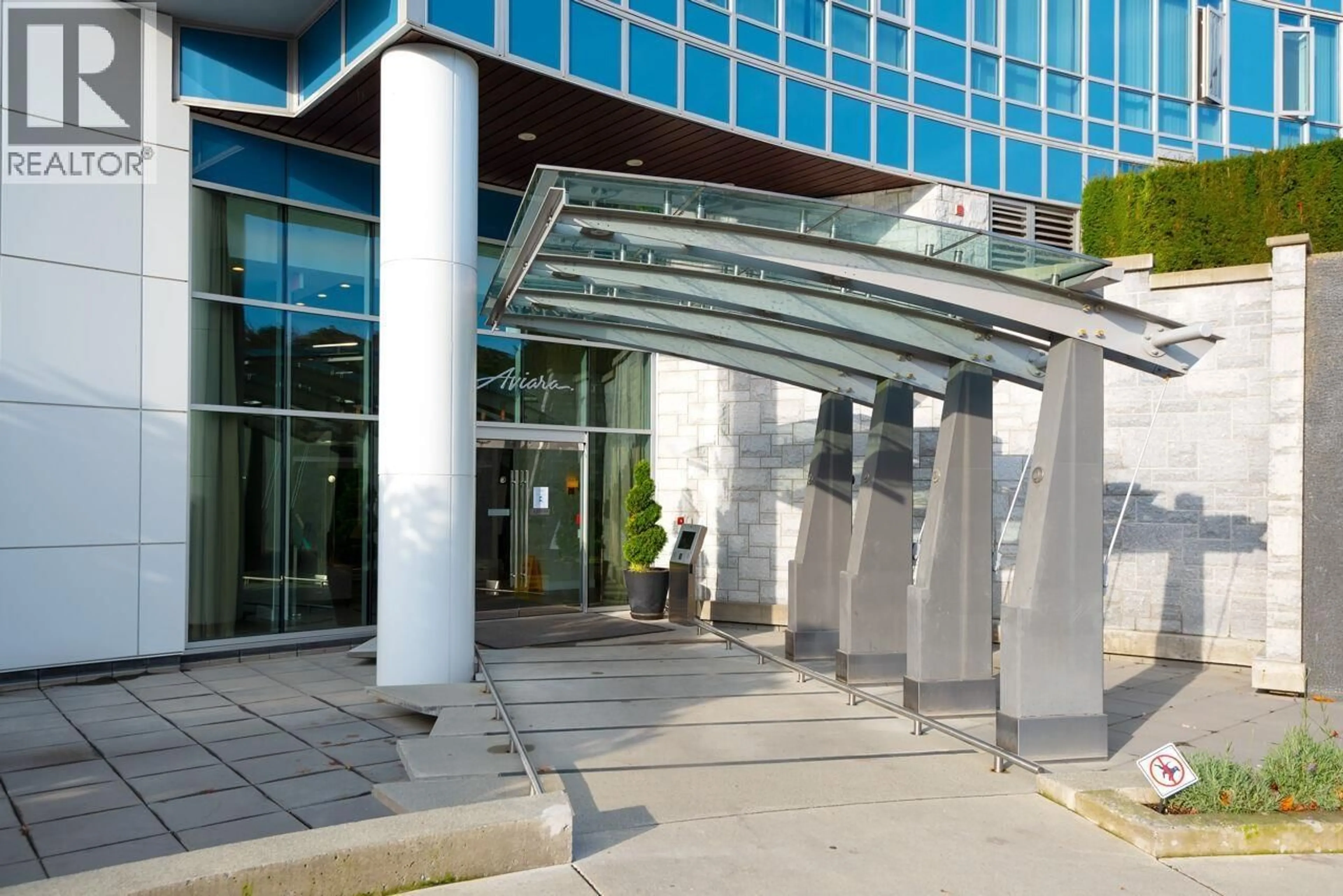 Indoor foyer for 3009 - 4189 HALIFAX STREET, Burnaby British Columbia V5C0H9