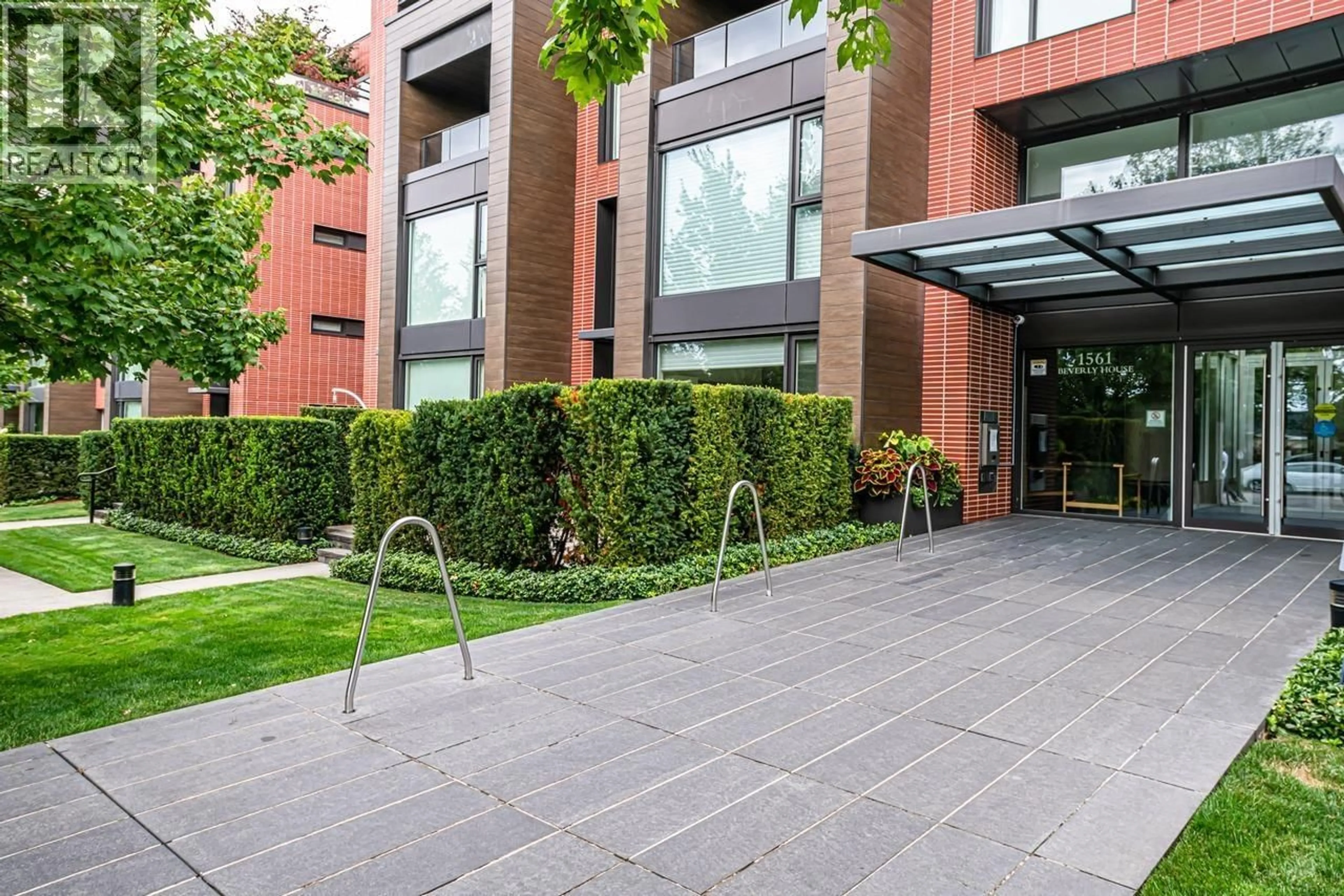 Patio, building for 602 - 1561 57TH AVENUE, Vancouver British Columbia V6P0H5