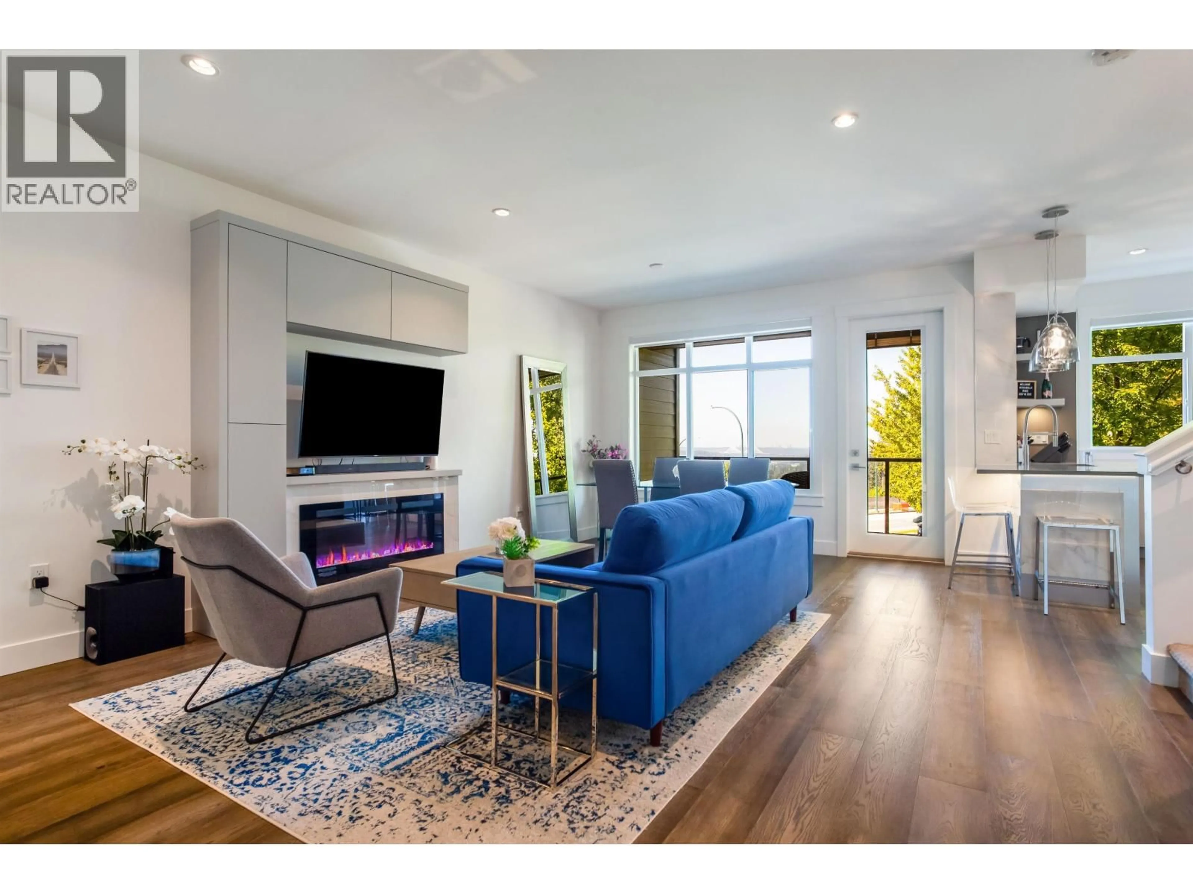 Living room with furniture, wood/laminate floor for 7 - 3535 PRINCETON AVENUE, Coquitlam British Columbia V3E0P1