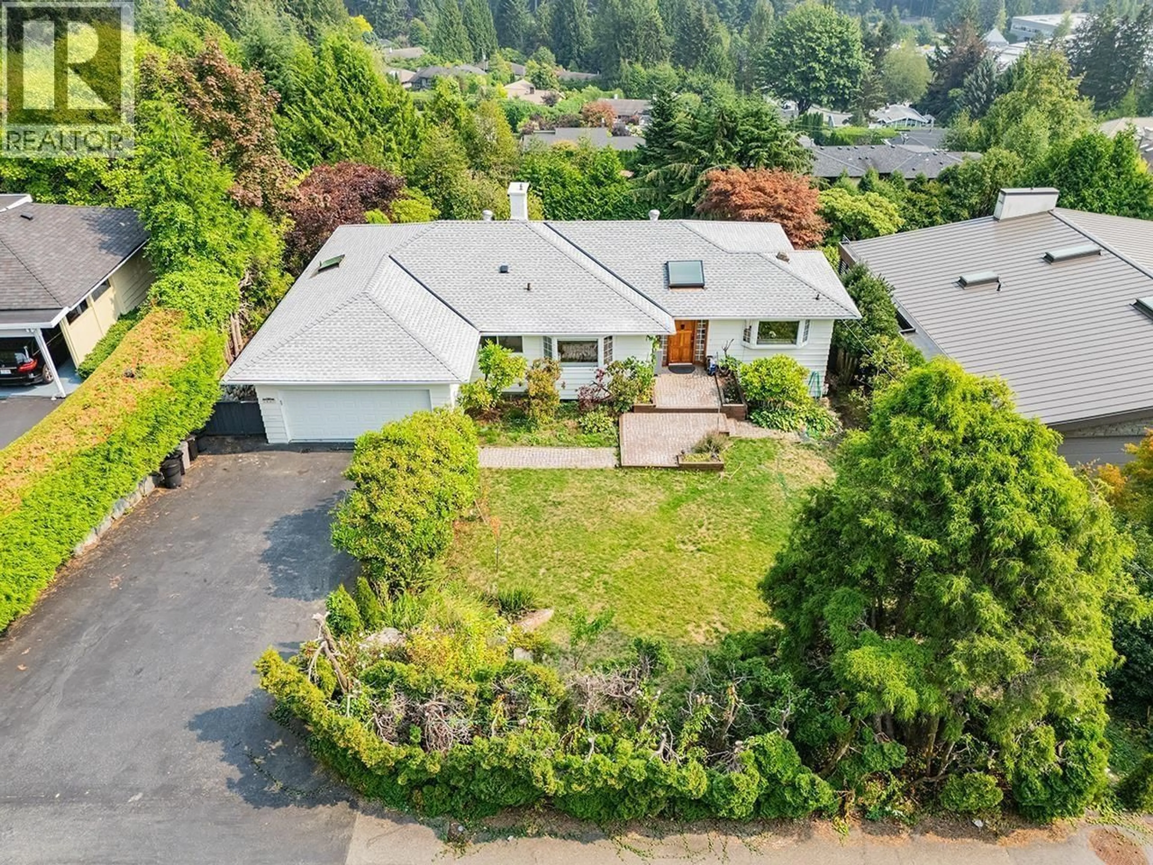 A pic from outside/outdoor area/front of a property/back of a property/a pic from drone, street for 96 BONNYMUIR DRIVE, West Vancouver British Columbia V7S1L2