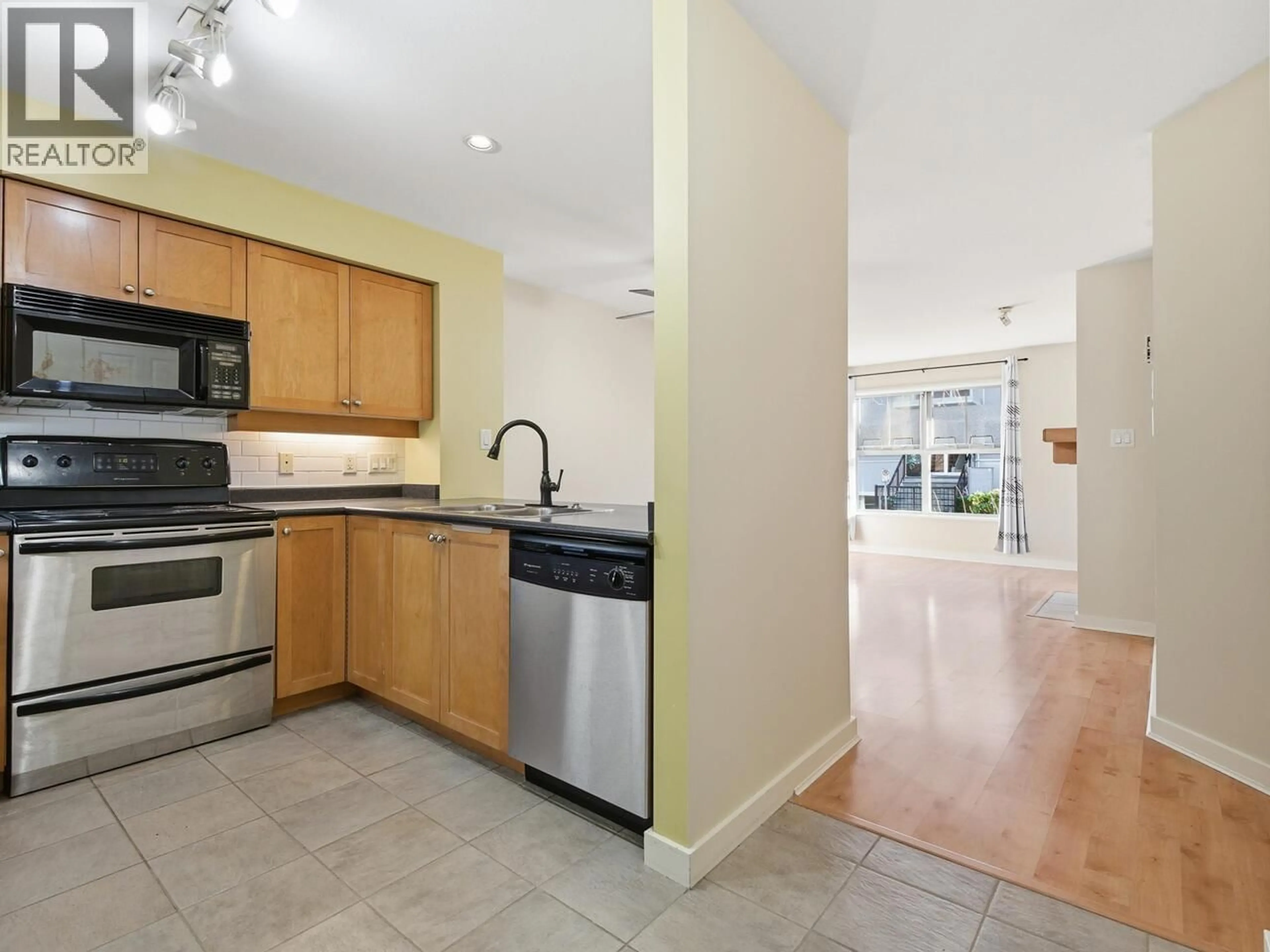 Unknown for 208 - 38 SEVENTH AVENUE, New Westminster British Columbia V3L5W2