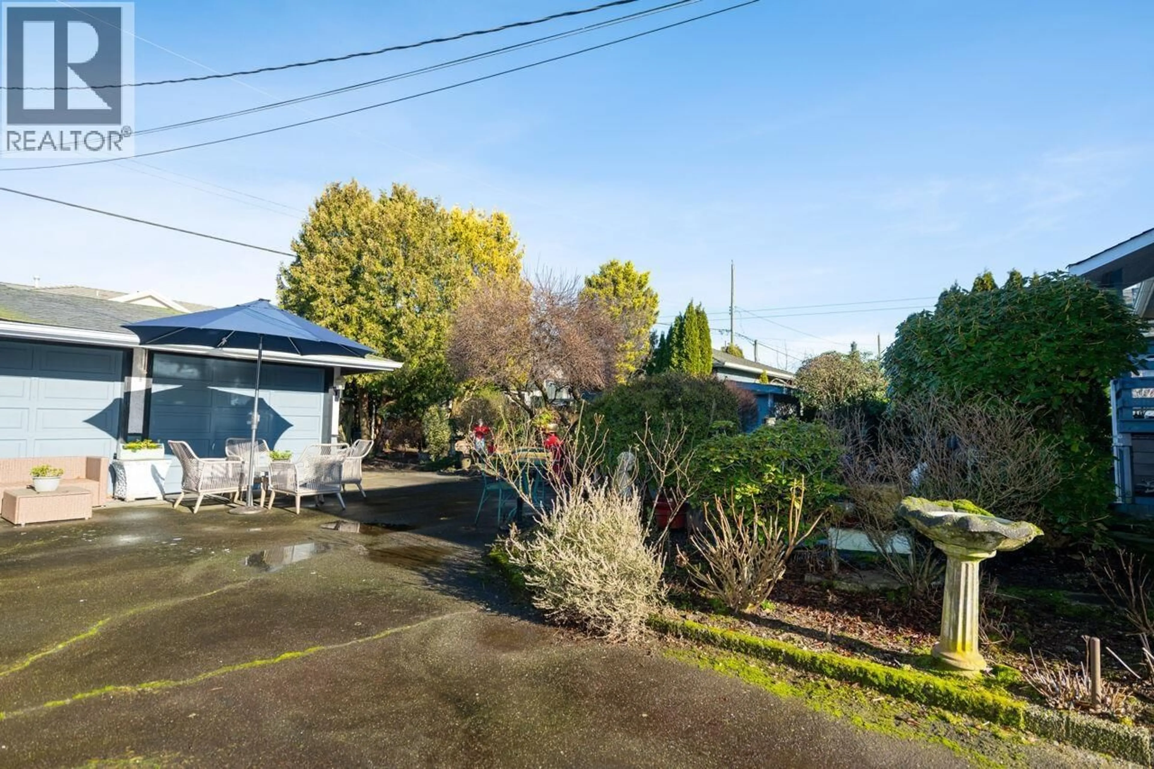A pic from outside/outdoor area/front of a property/back of a property/a pic from drone, street for 6545 CHARLES STREET, Burnaby British Columbia V5B2H2