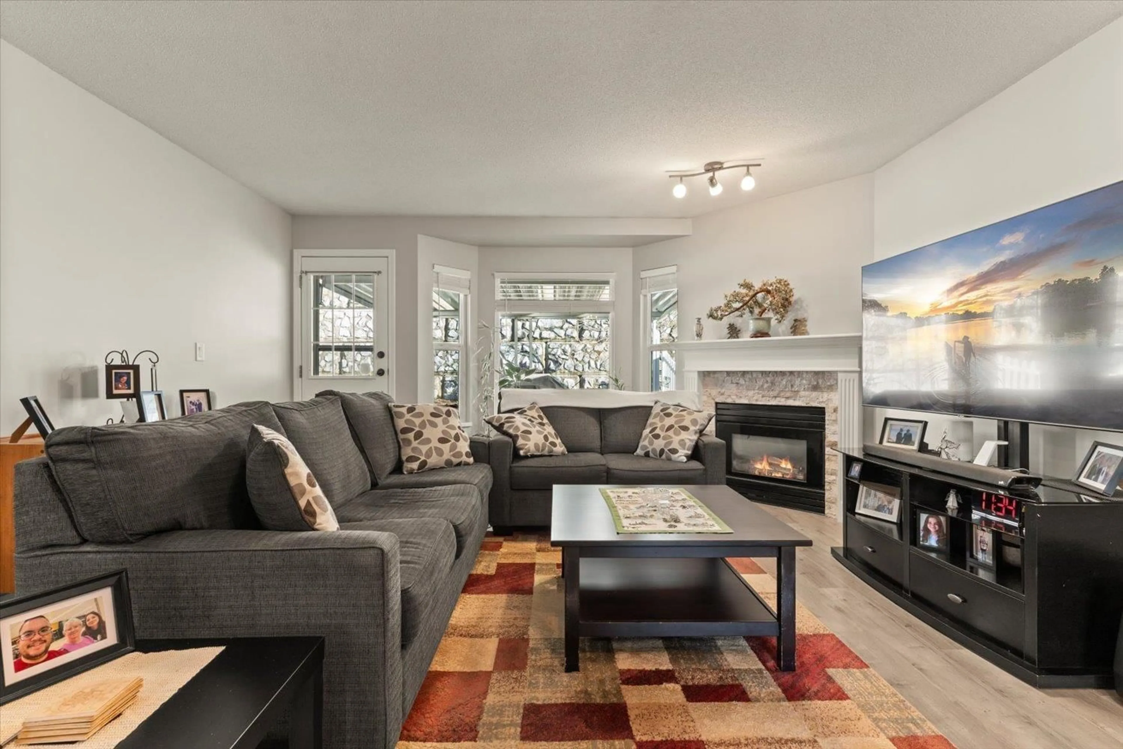 Living room with furniture, unknown for 69 - 1973 WINFIELD DRIVE, Abbotsford British Columbia V3G1K6