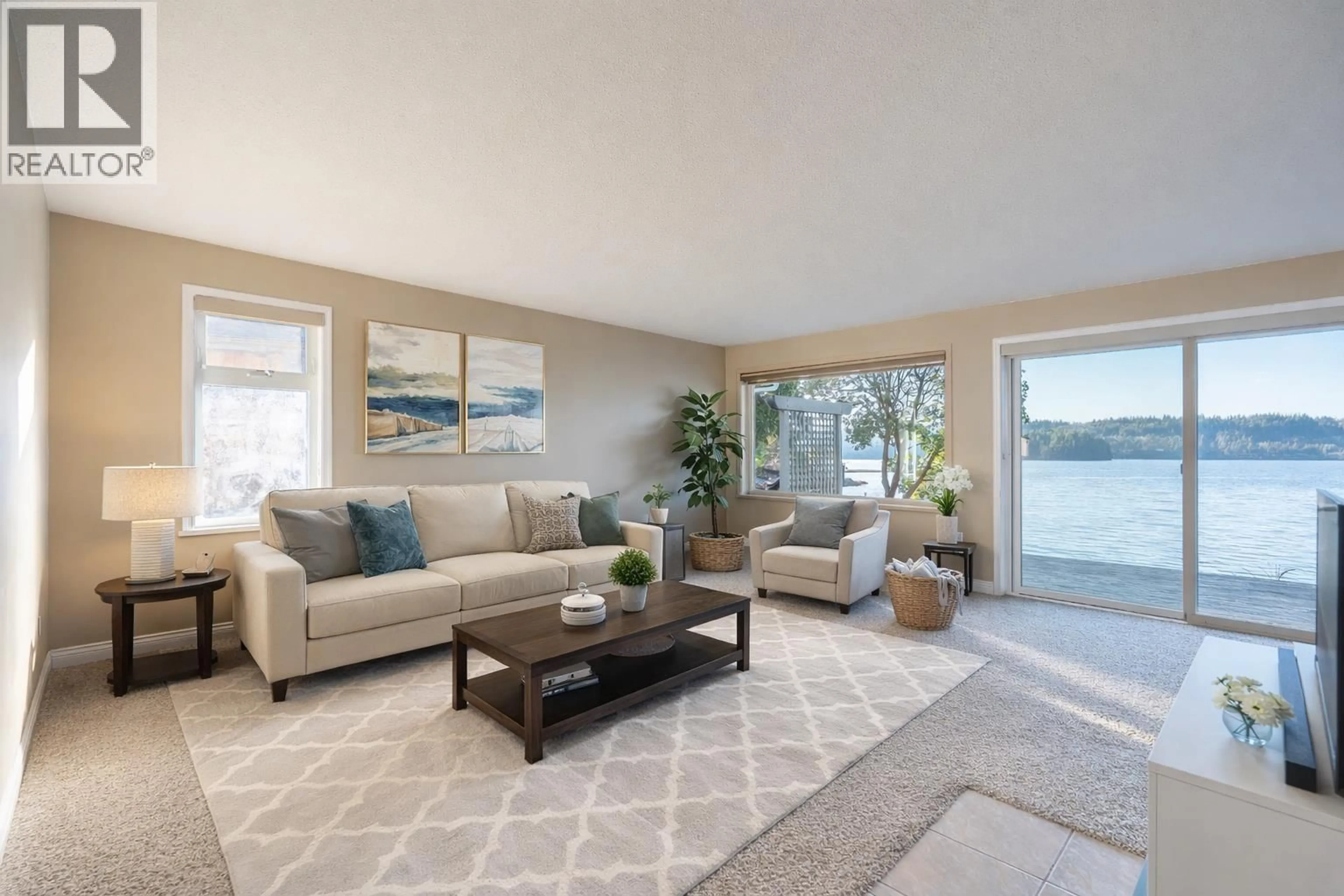 Living room with furniture, unknown for 6343 MARMOT ROAD, Sechelt British Columbia V7Z0L2