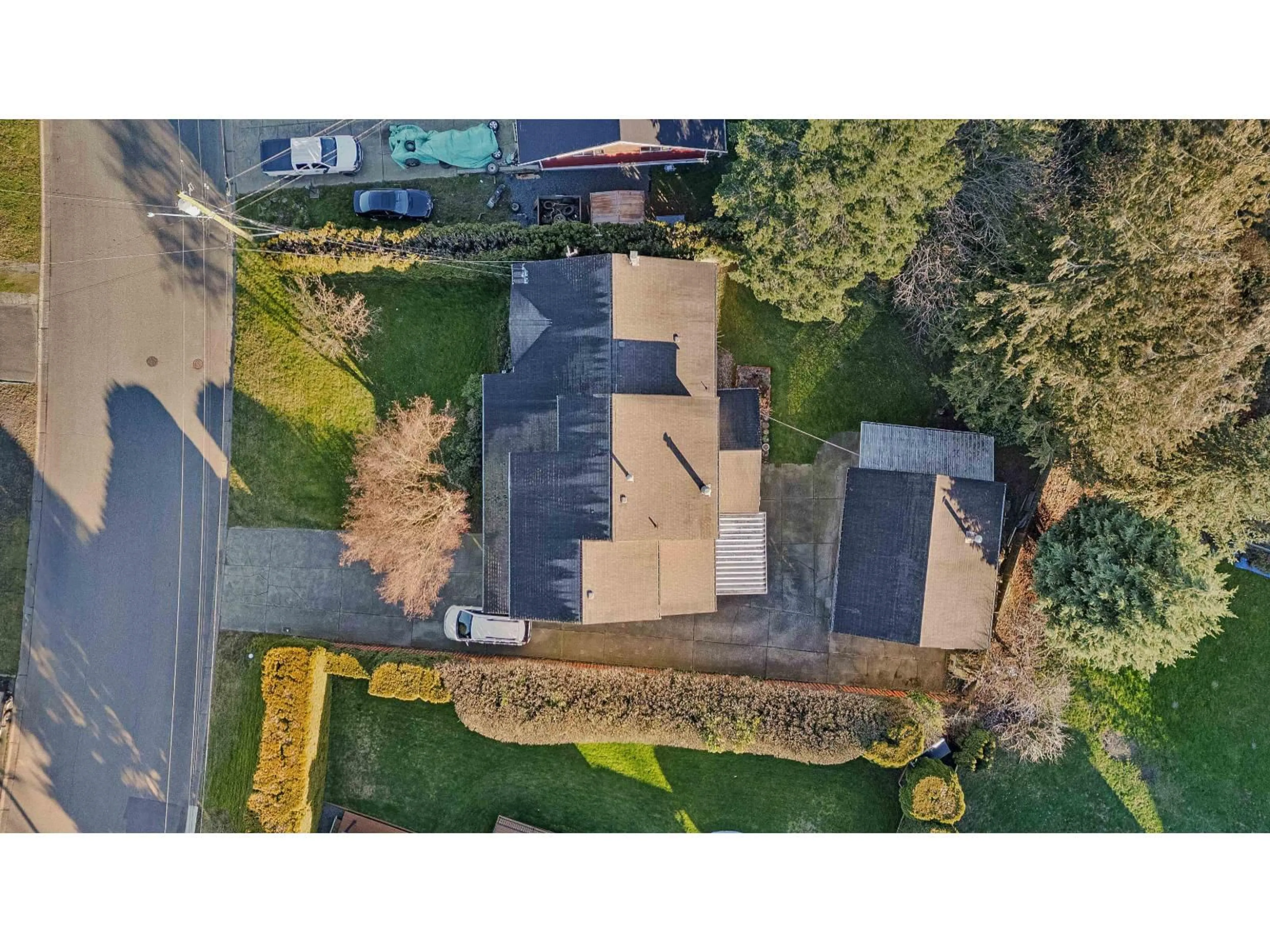 A pic from outside/outdoor area/front of a property/back of a property/a pic from drone, street for 46194 GREENWOOD DRIVE, Chilliwack British Columbia V2R4C8