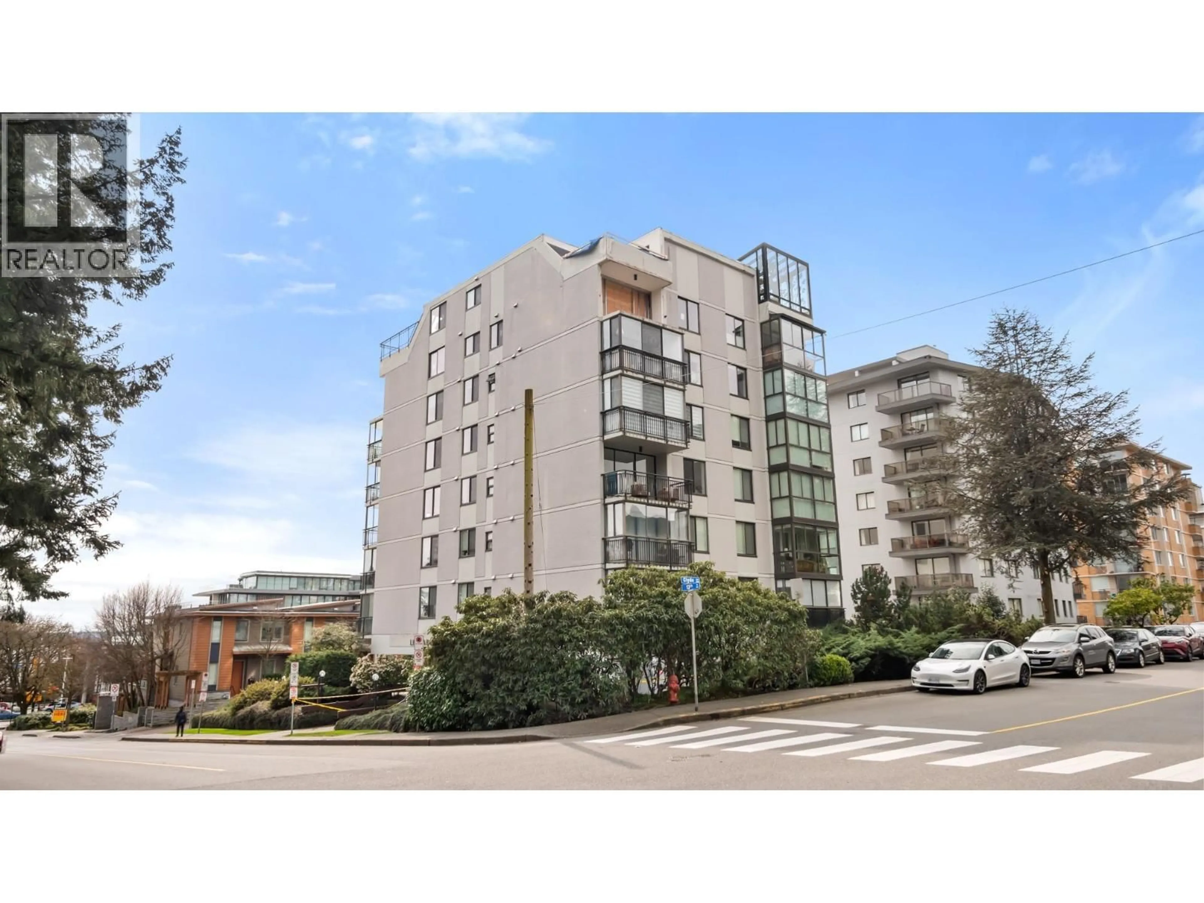 A pic from outside/outdoor area/front of a property/back of a property/a pic from drone, unknown for 401 - 475 13TH STREET, West Vancouver British Columbia V7T2N7