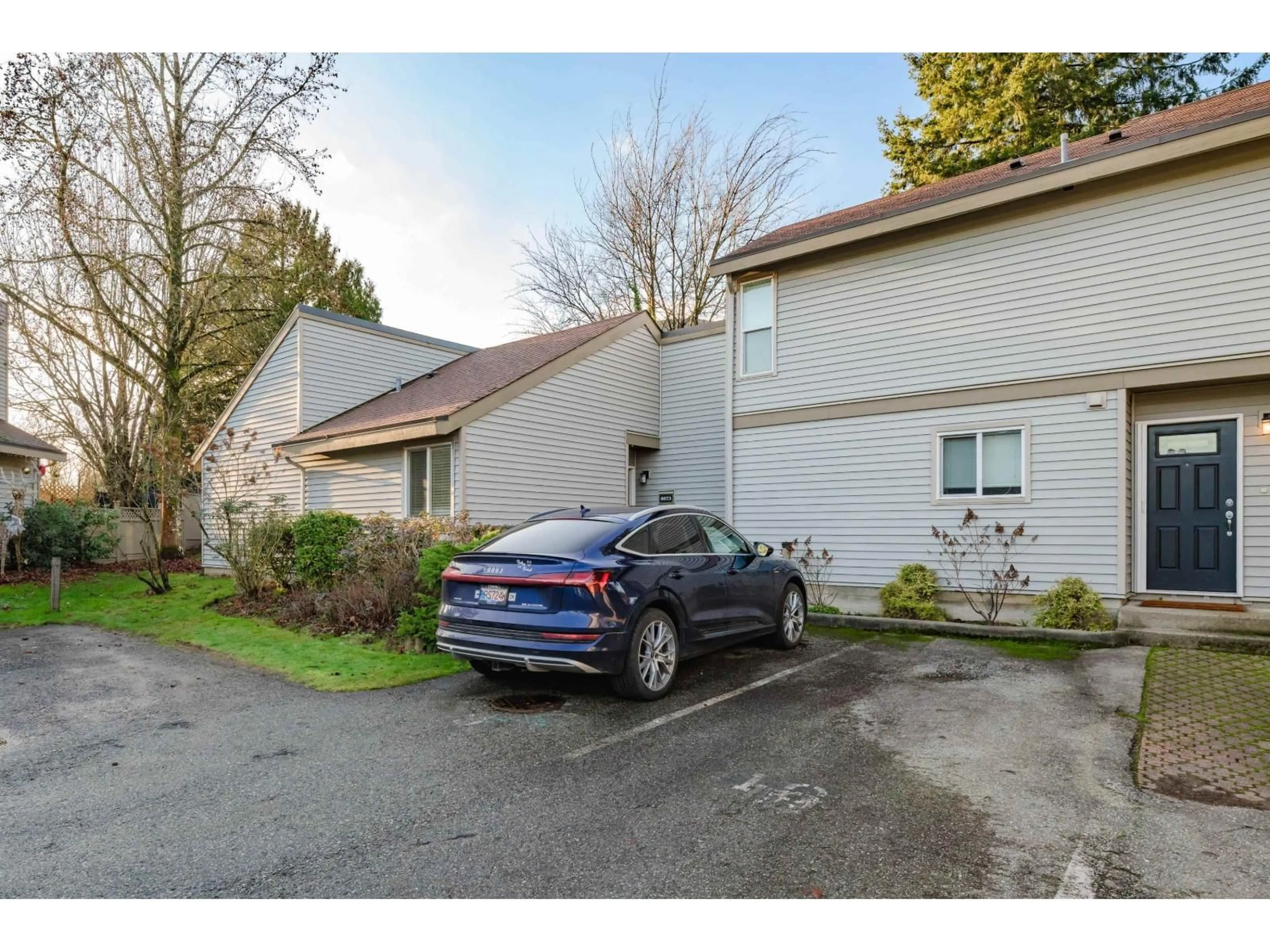 Unknown for 6073 GREENSIDE DRIVE EAST, Surrey British Columbia V3S5M8