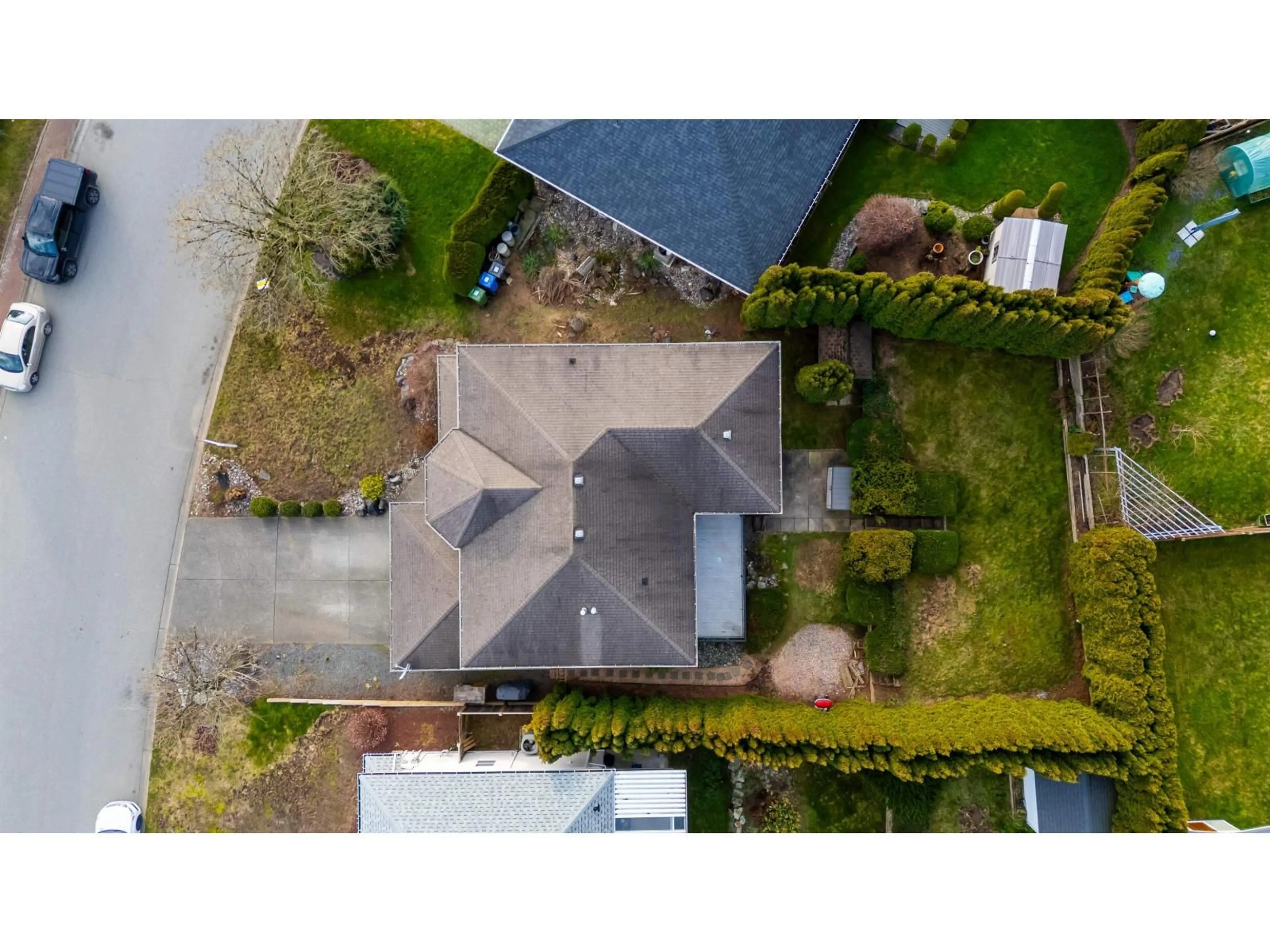 A pic from outside/outdoor area/front of a property/back of a property/a pic from drone, street for 36381 SANDRINGHAM DRIVE, Abbotsford British Columbia V3G2M4