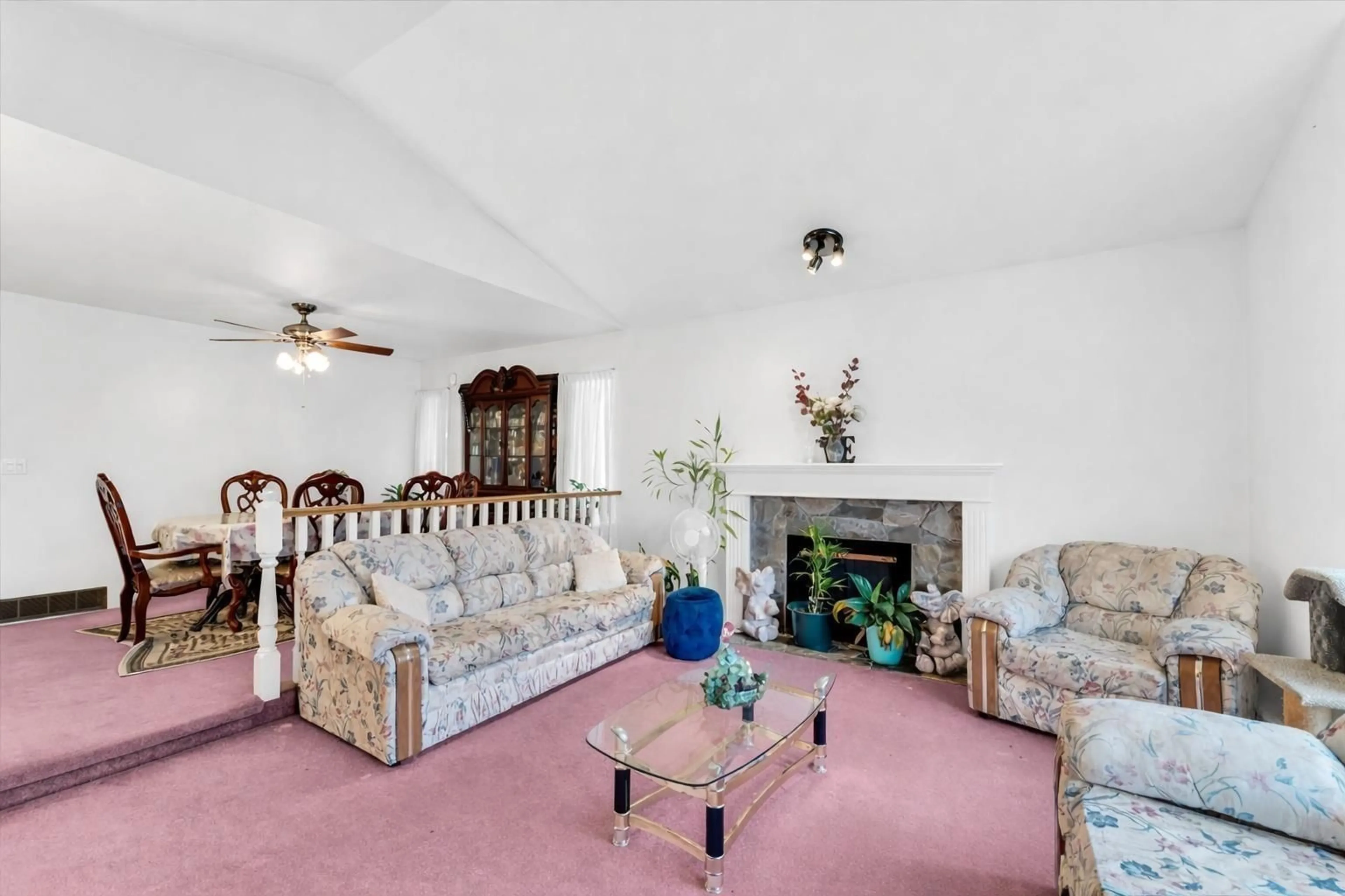 Living room with furniture, carpet floor for 16059 93 AVENUE, Surrey British Columbia V4N3E3