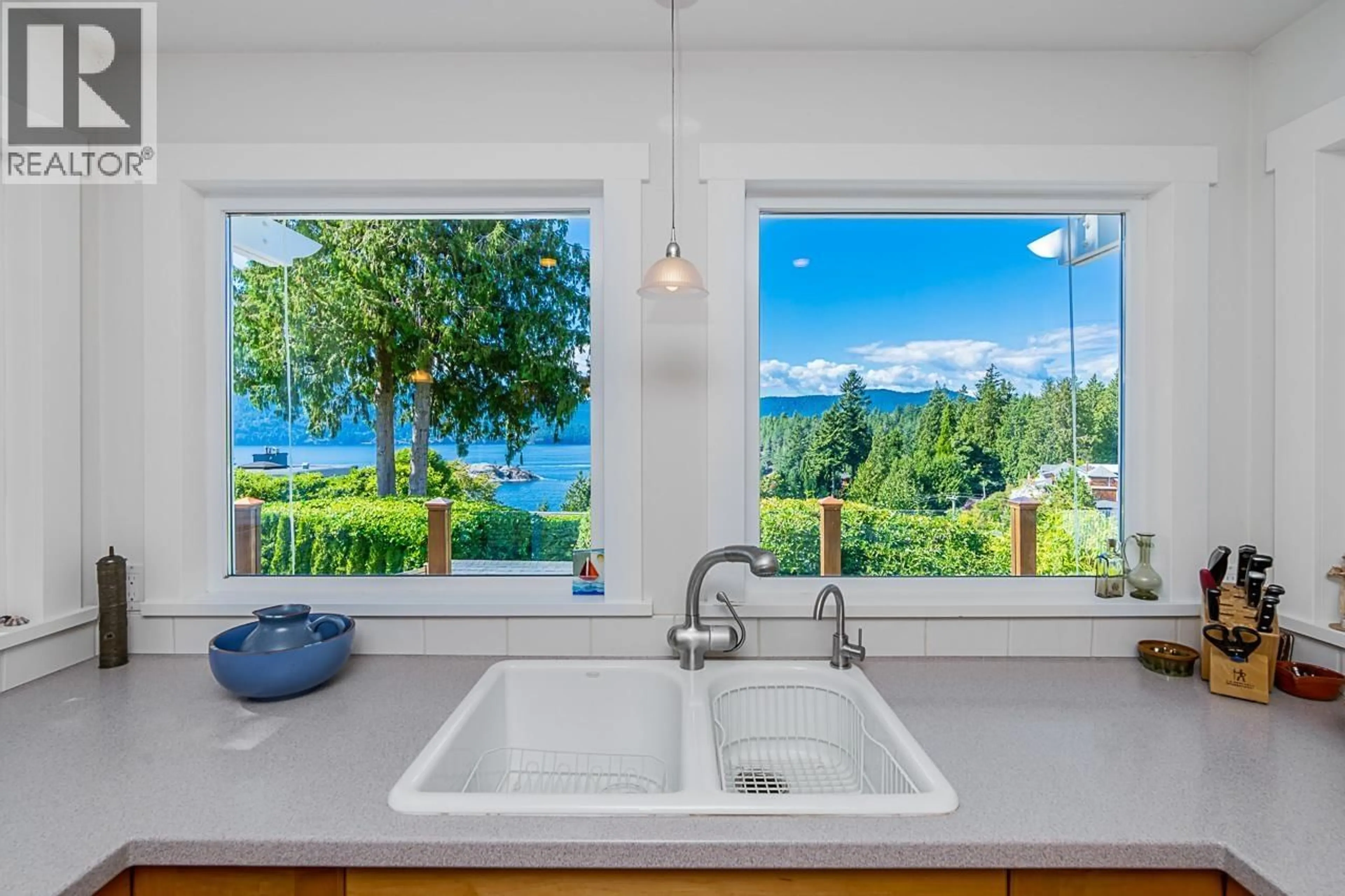 Open concept kitchen, ceramic/tile floor for 6245 NELSON AVENUE, West Vancouver British Columbia V7W2A2