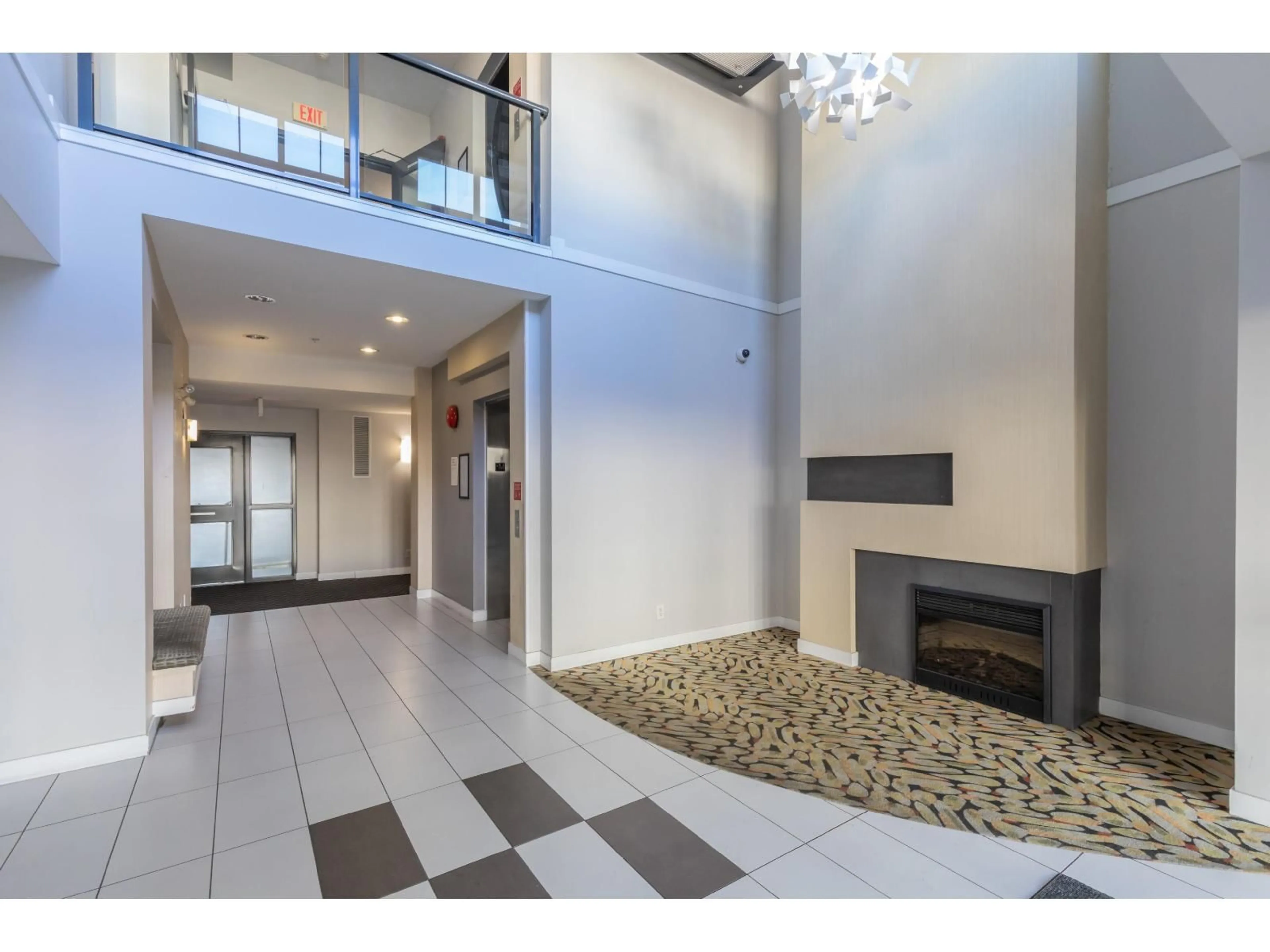 Indoor foyer for 406 - 33545 RAINBOW AVENUE, Abbotsford British Columbia V2S0B9