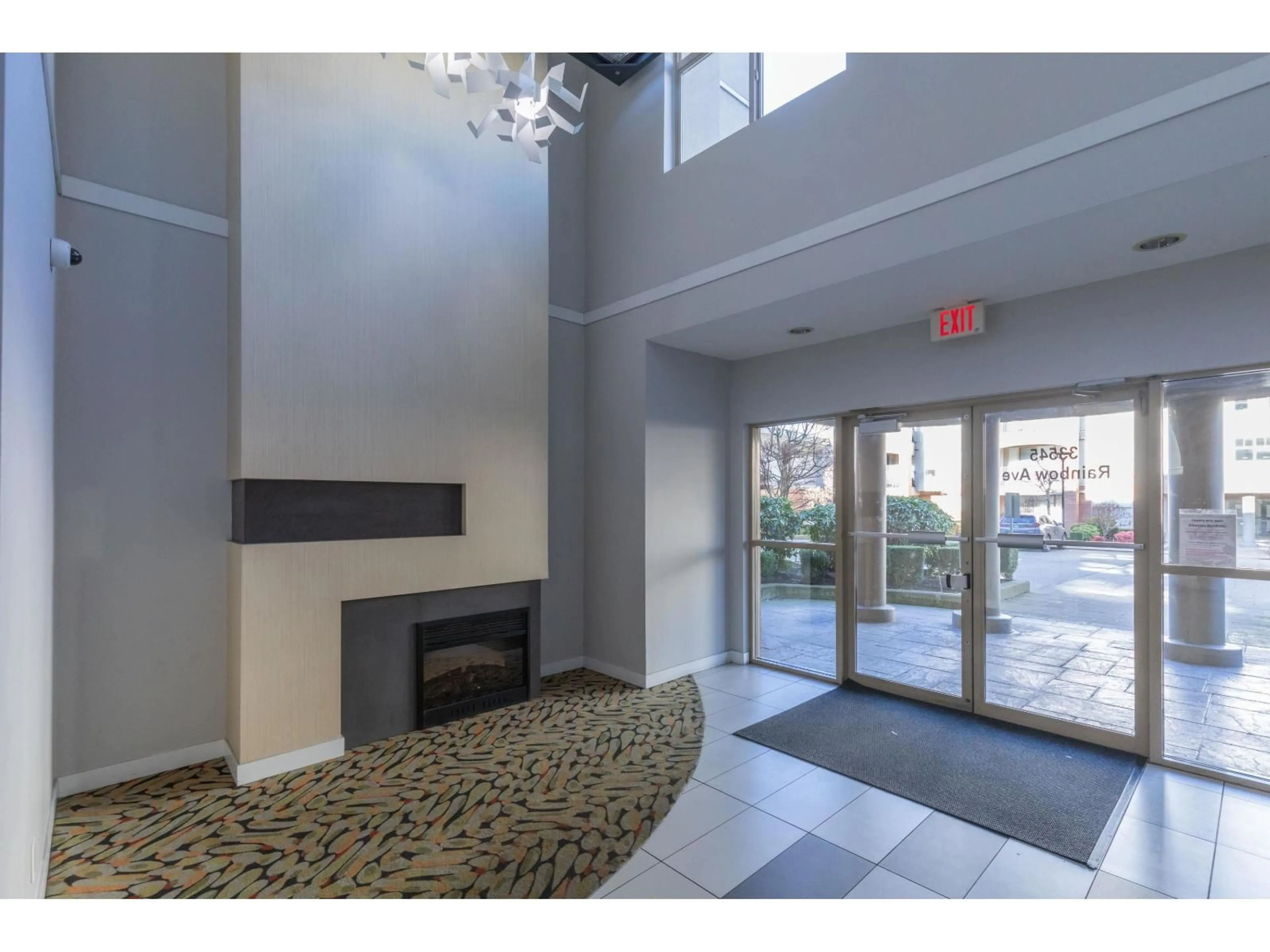 Indoor foyer for 406 - 33545 RAINBOW AVENUE, Abbotsford British Columbia V2S0B9