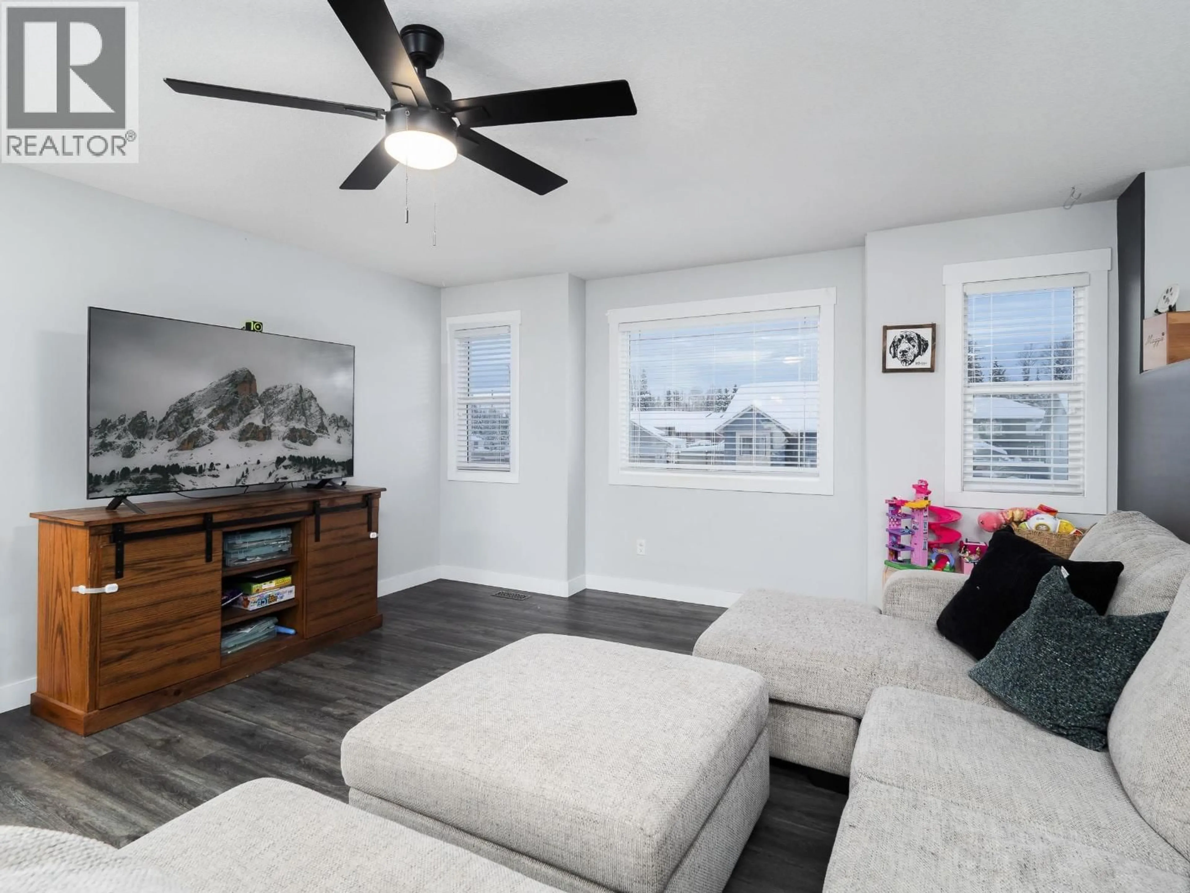 Living room with furniture, unknown for 5228 WOODVALLEY DRIVE, Prince George British Columbia V2K5A6