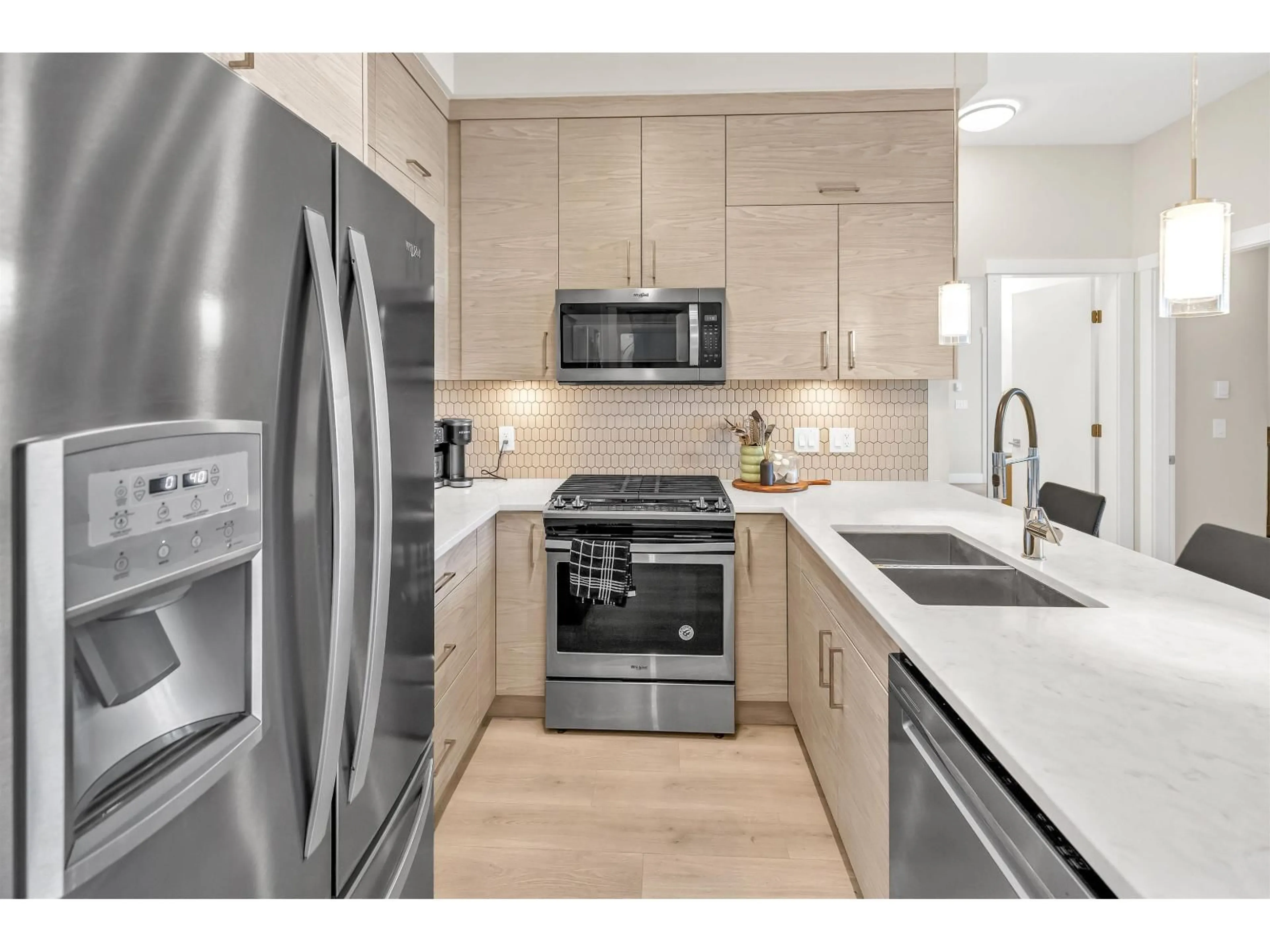 Open concept kitchen, ceramic/tile floor for 408 - 2120 GLADWIN ROAD, Abbotsford British Columbia V2S0L7