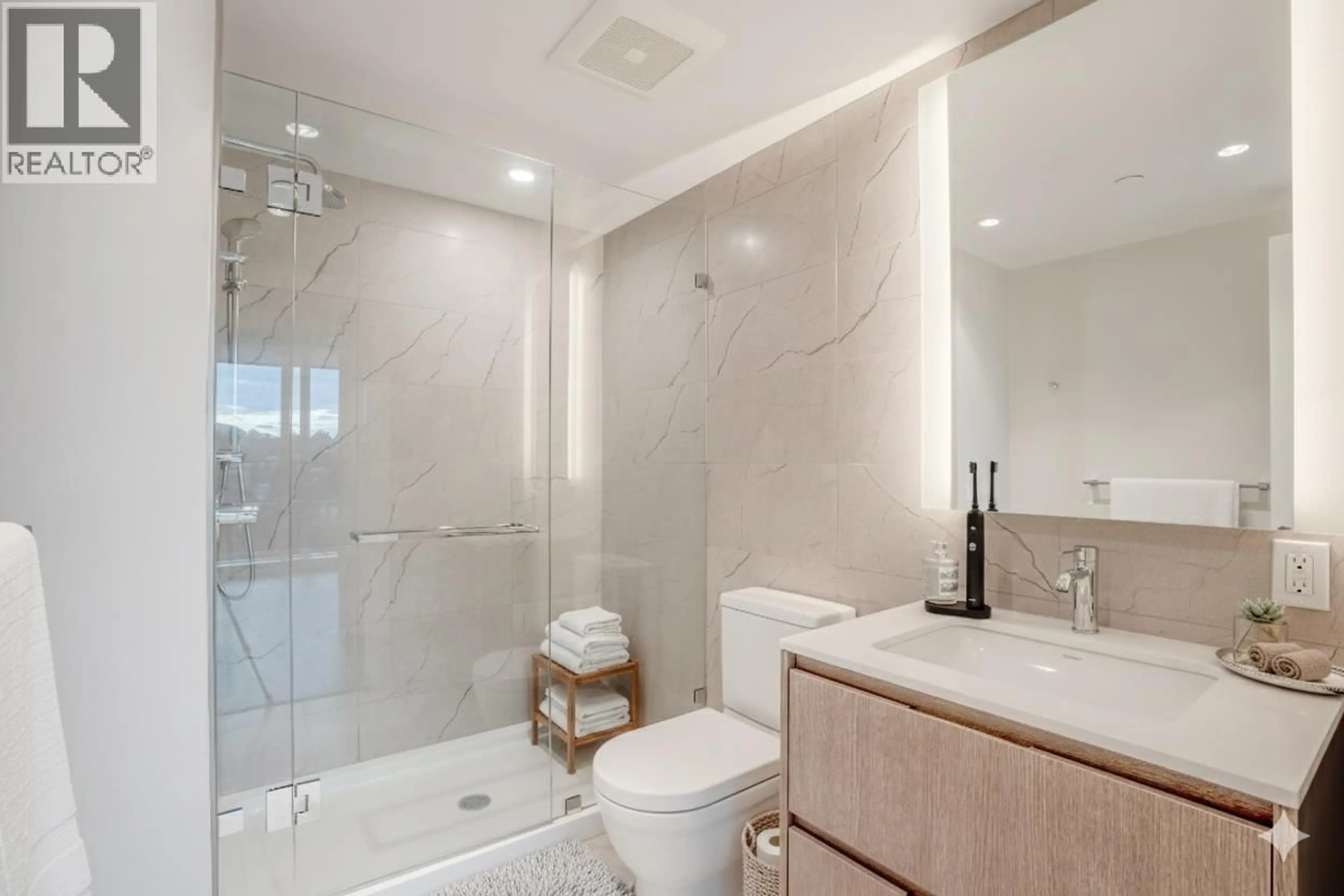 Standard bathroom, ceramic/tile floor for 2201 - 1500 FERN STREET, North Vancouver British Columbia V7J0B6