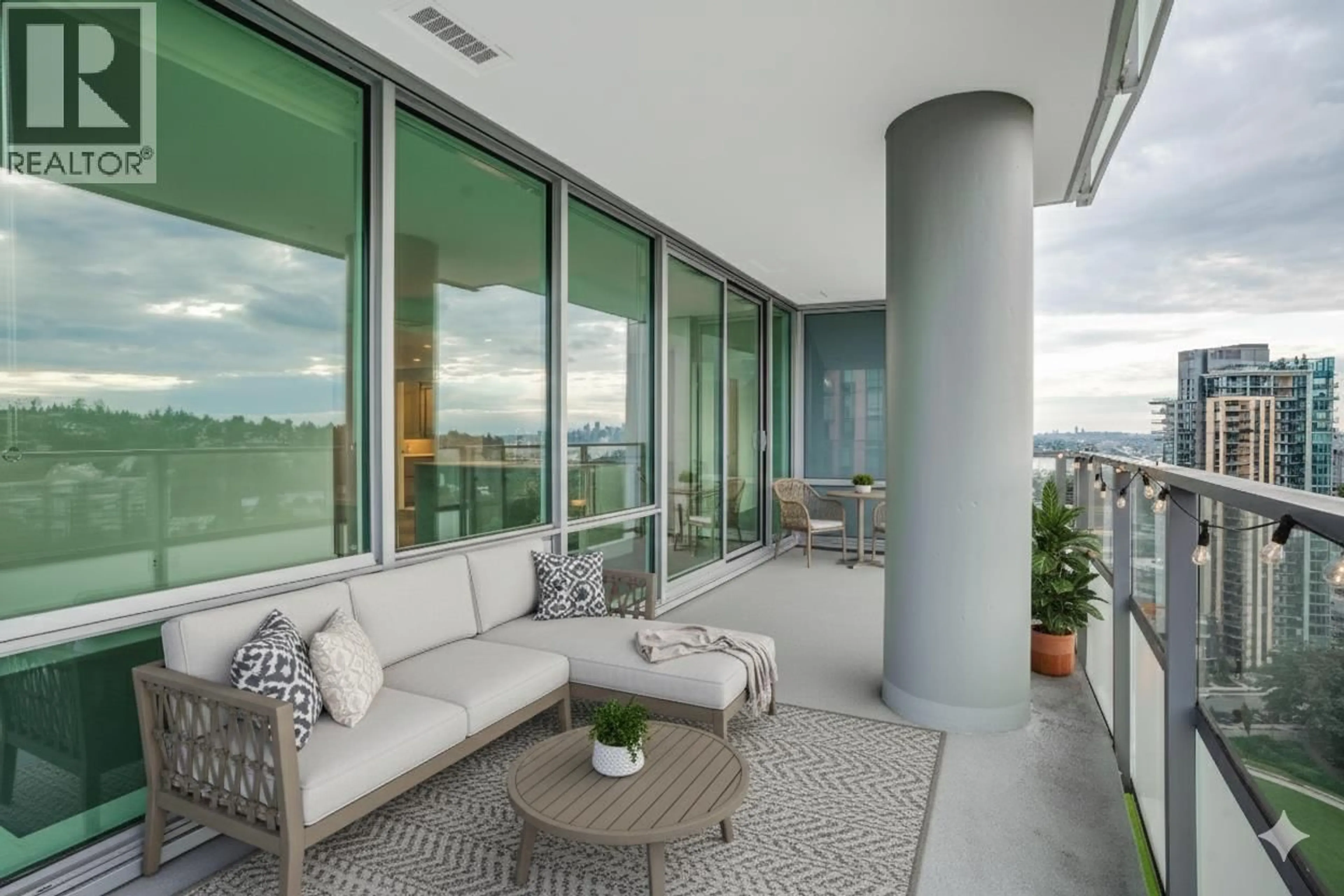 Patio, unknown for 2201 - 1500 FERN STREET, North Vancouver British Columbia V7J0B6