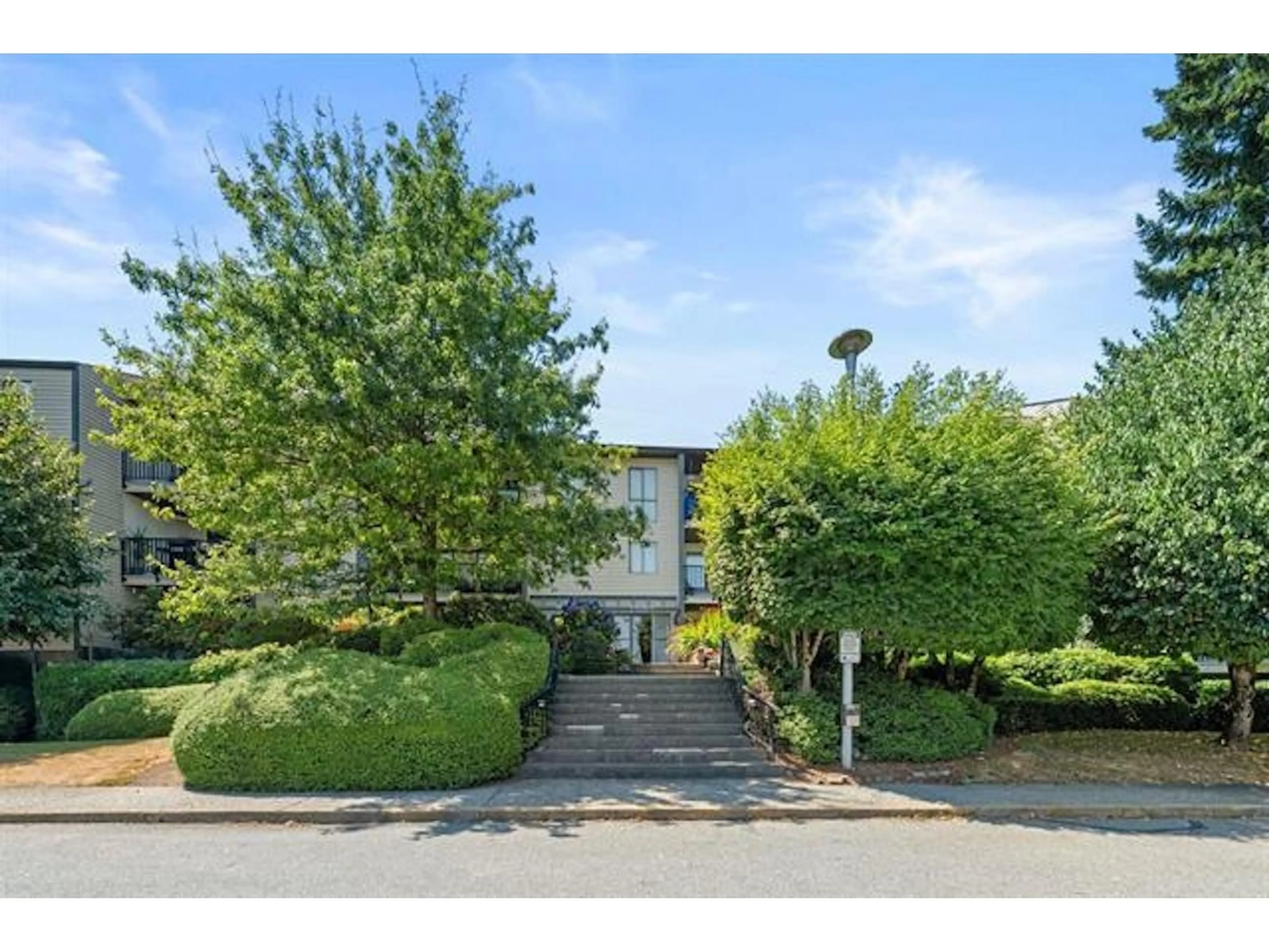 A pic from outside/outdoor area/front of a property/back of a property/a pic from drone, street for 113 - 9952 149 STREET, Surrey British Columbia V3R7W7
