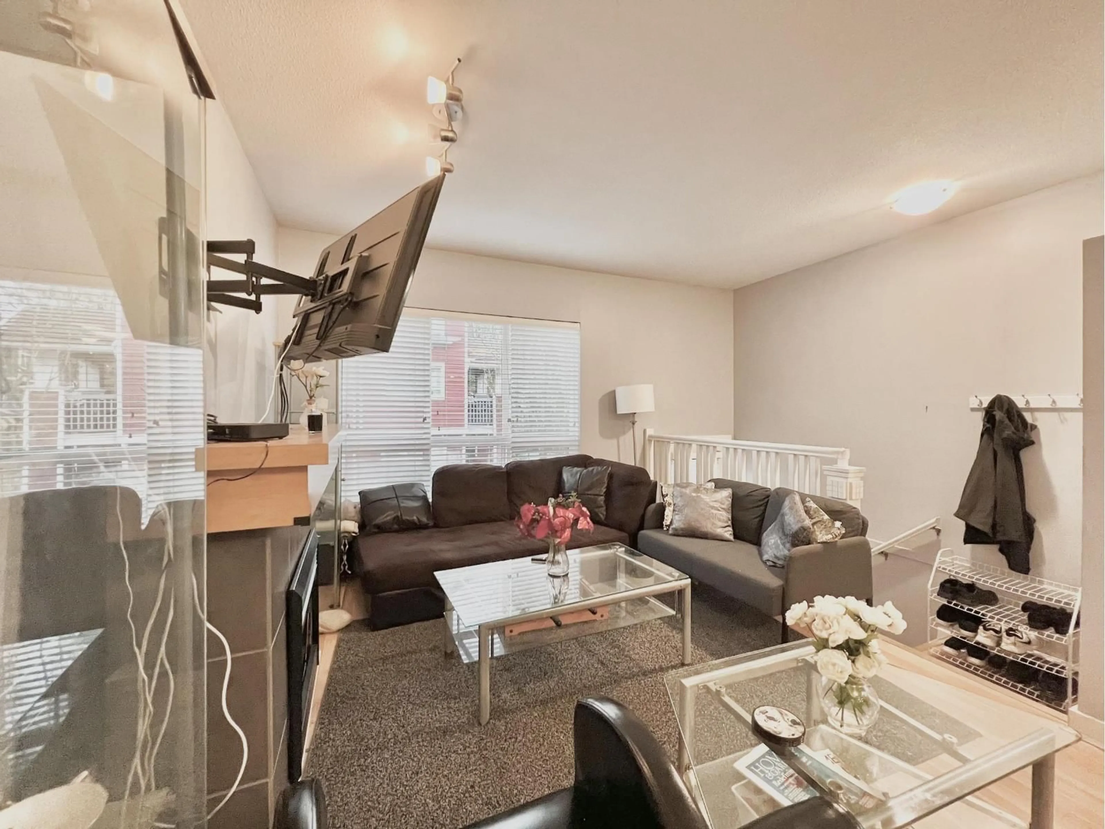 Living room with furniture, unknown for 44 - 15168 36 AVENUE, Surrey British Columbia V3Z0Z6