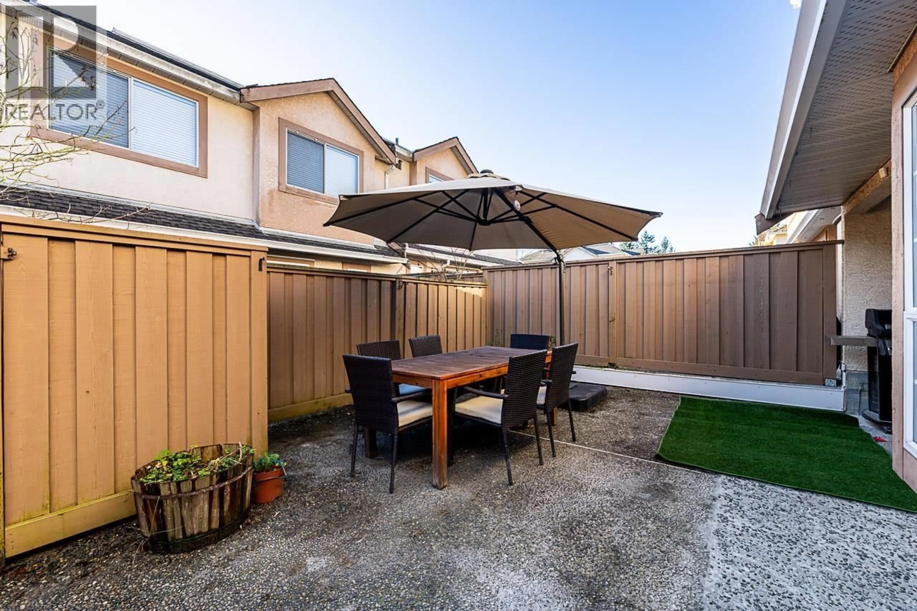 Patio, street for 10 - 901 17TH STREET, North Vancouver British Columbia V7P1V8