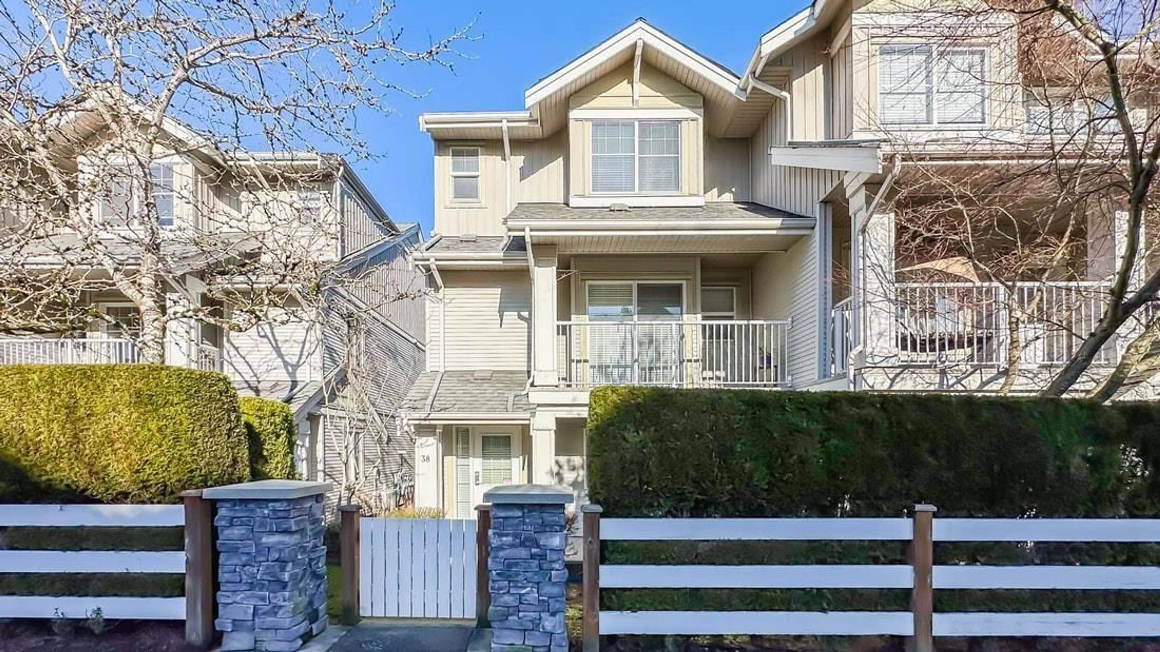 Home with vinyl exterior material, street for 38 - 6568 193B STREET, Surrey British Columbia V4N5S2