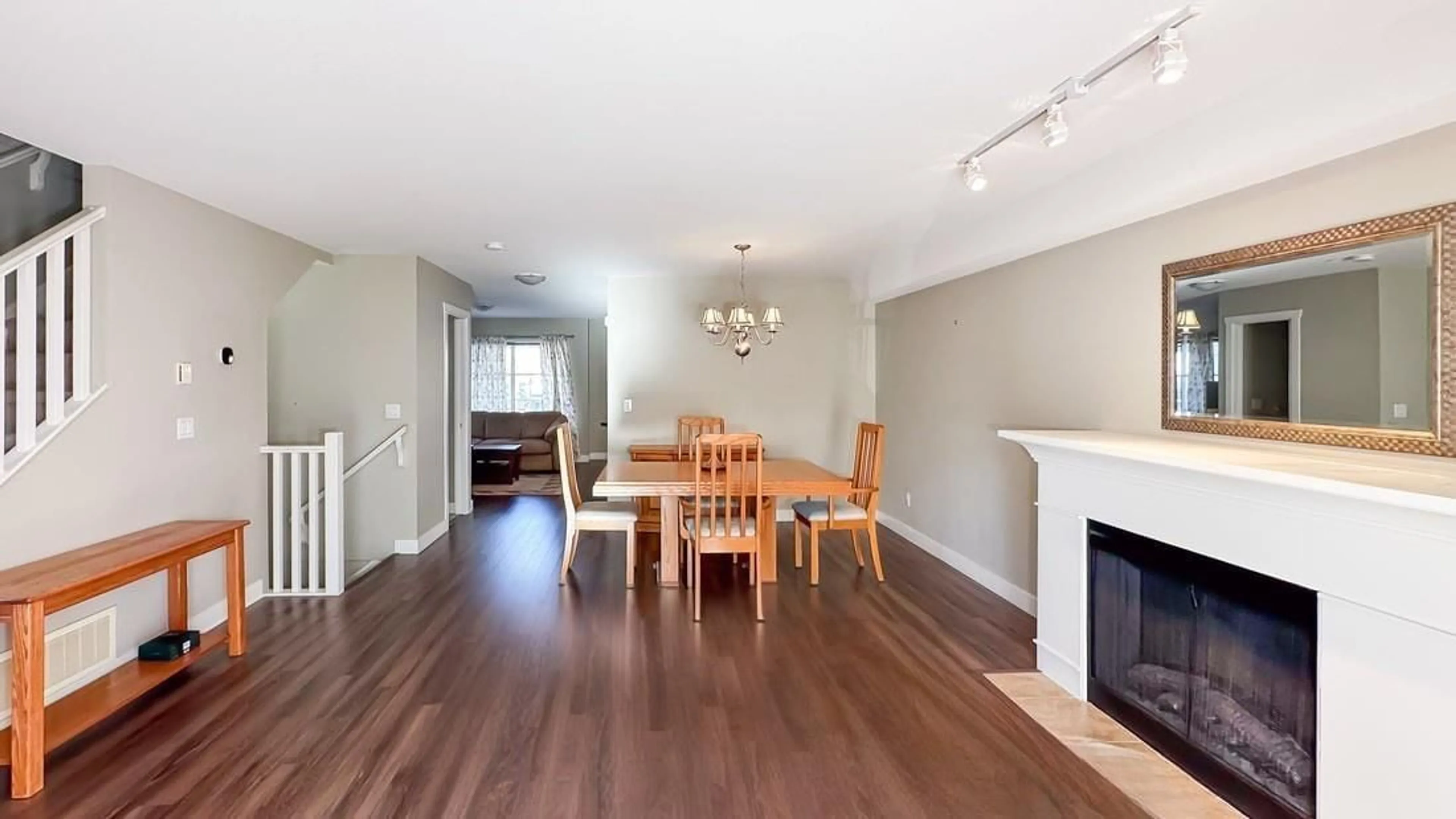 Dining room, wood/laminate floor for 38 - 6568 193B STREET, Surrey British Columbia V4N5S2