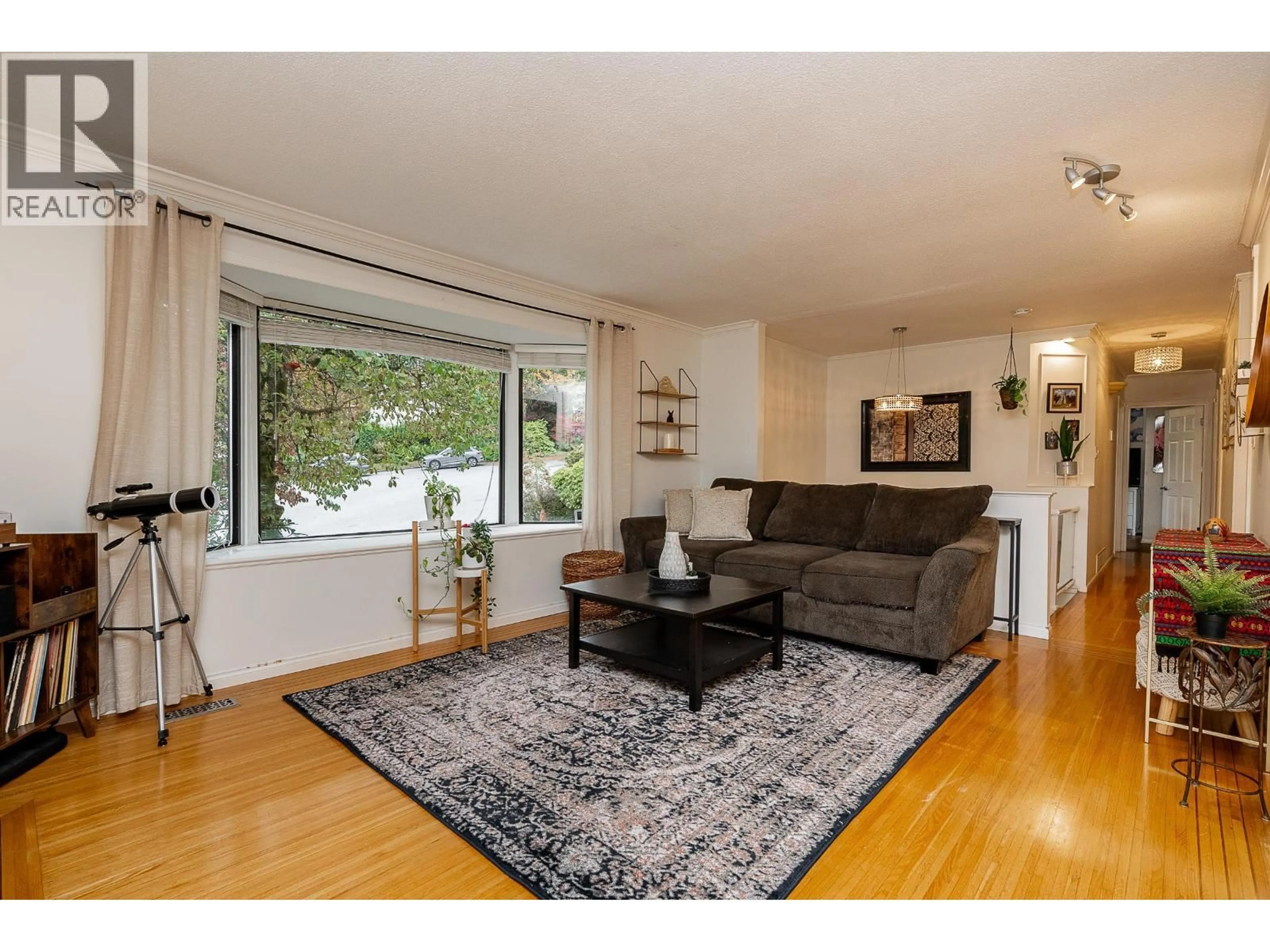 Living room with furniture, wood/laminate floor for 2988 FLEET STREET, Coquitlam British Columbia V3C3R8