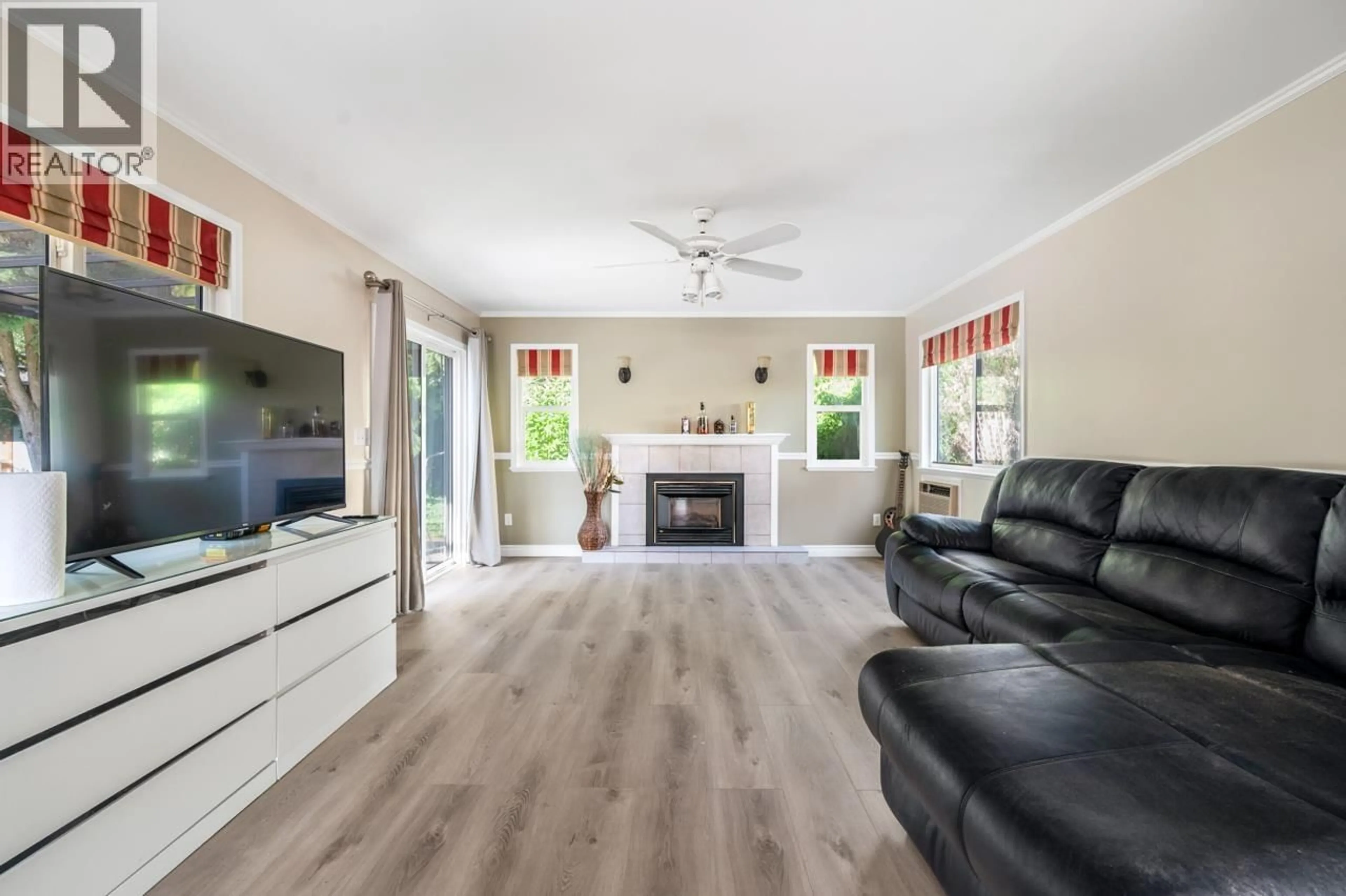 Living room with furniture, wood/laminate floor for 1861 GALER WAY, Port Coquitlam British Columbia V3B2R5