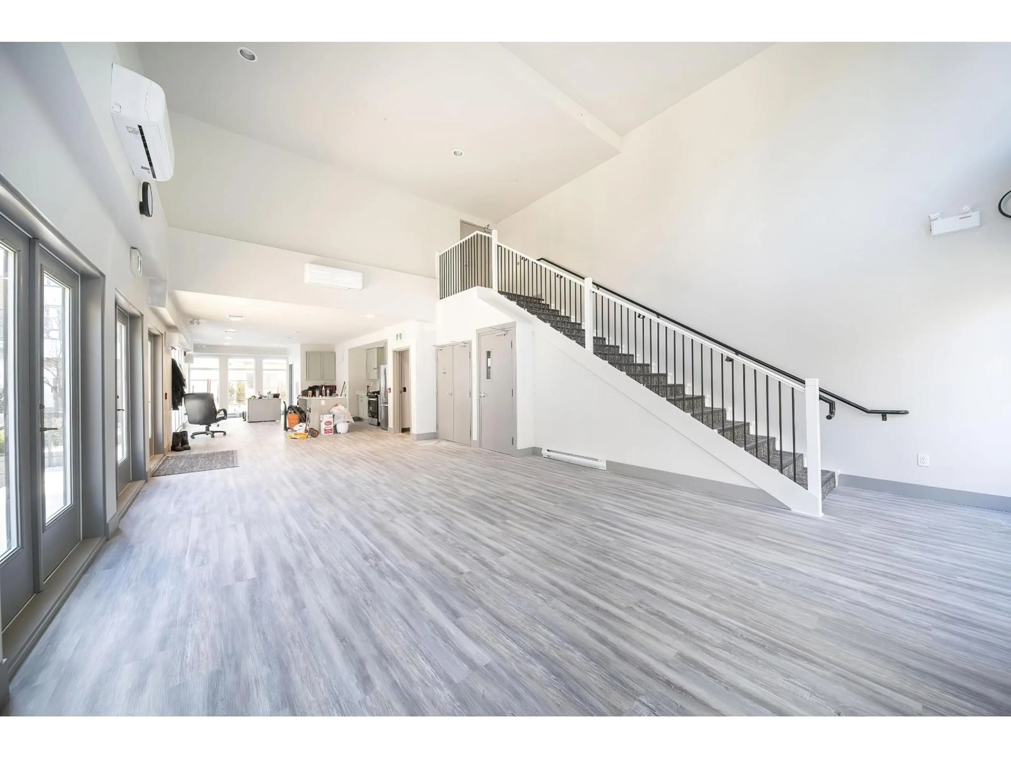 Indoor foyer for 114 - 6338 KING GEORGE BOULEVARD, Surrey British Columbia V3X1E9
