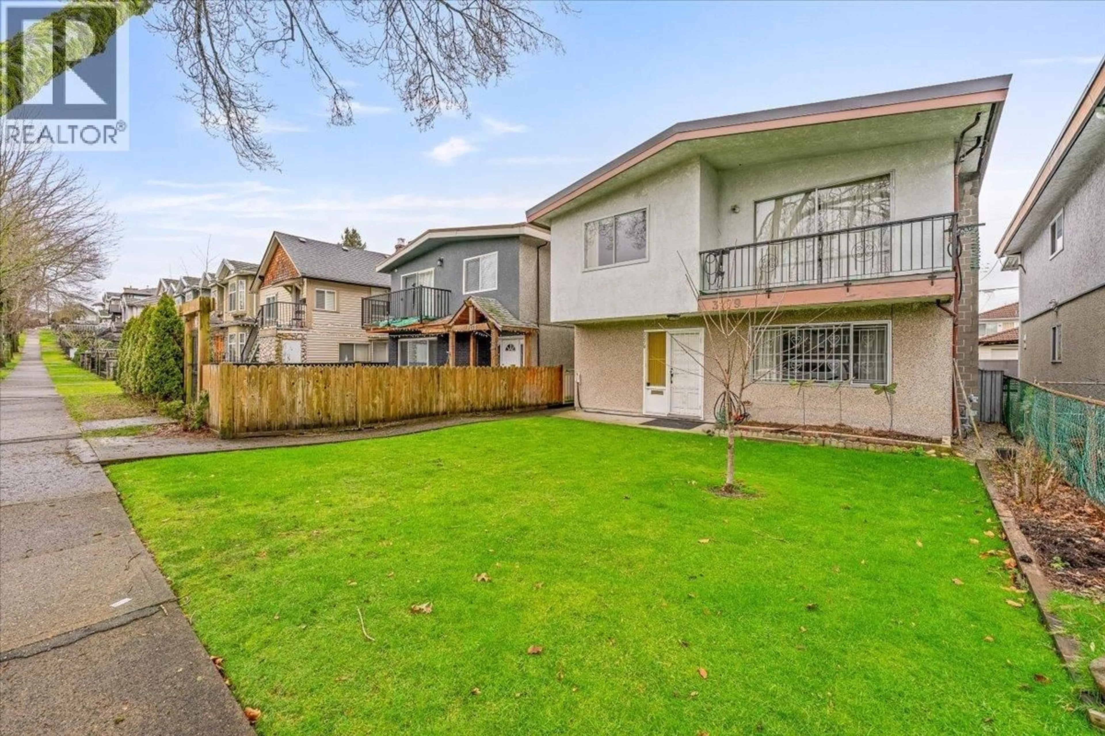 A pic from outside/outdoor area/front of a property/back of a property/a pic from drone, street for 3279 PARKER STREET, Vancouver British Columbia V5K2V7