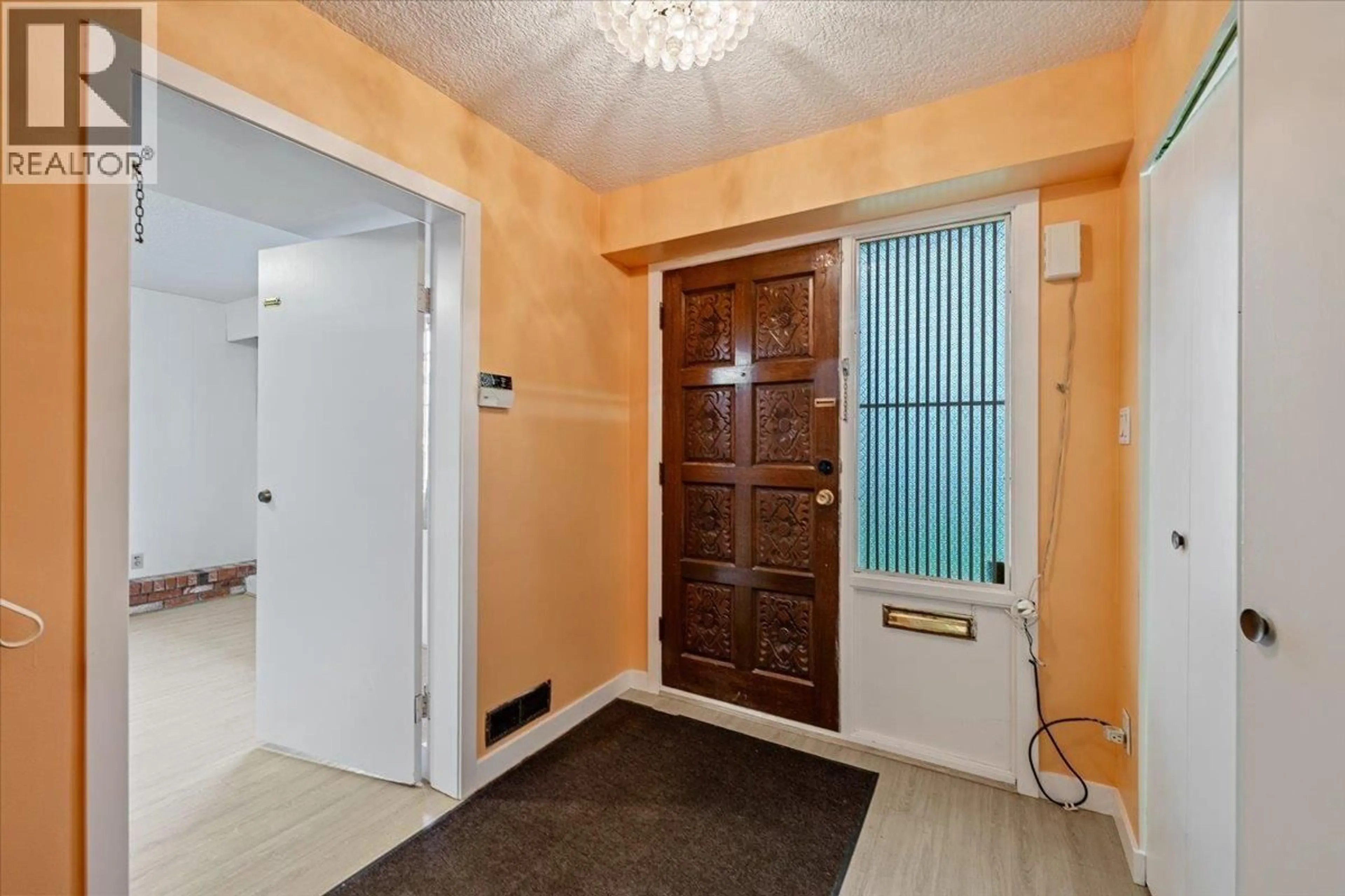 Indoor entryway for 3279 PARKER STREET, Vancouver British Columbia V5K2V7