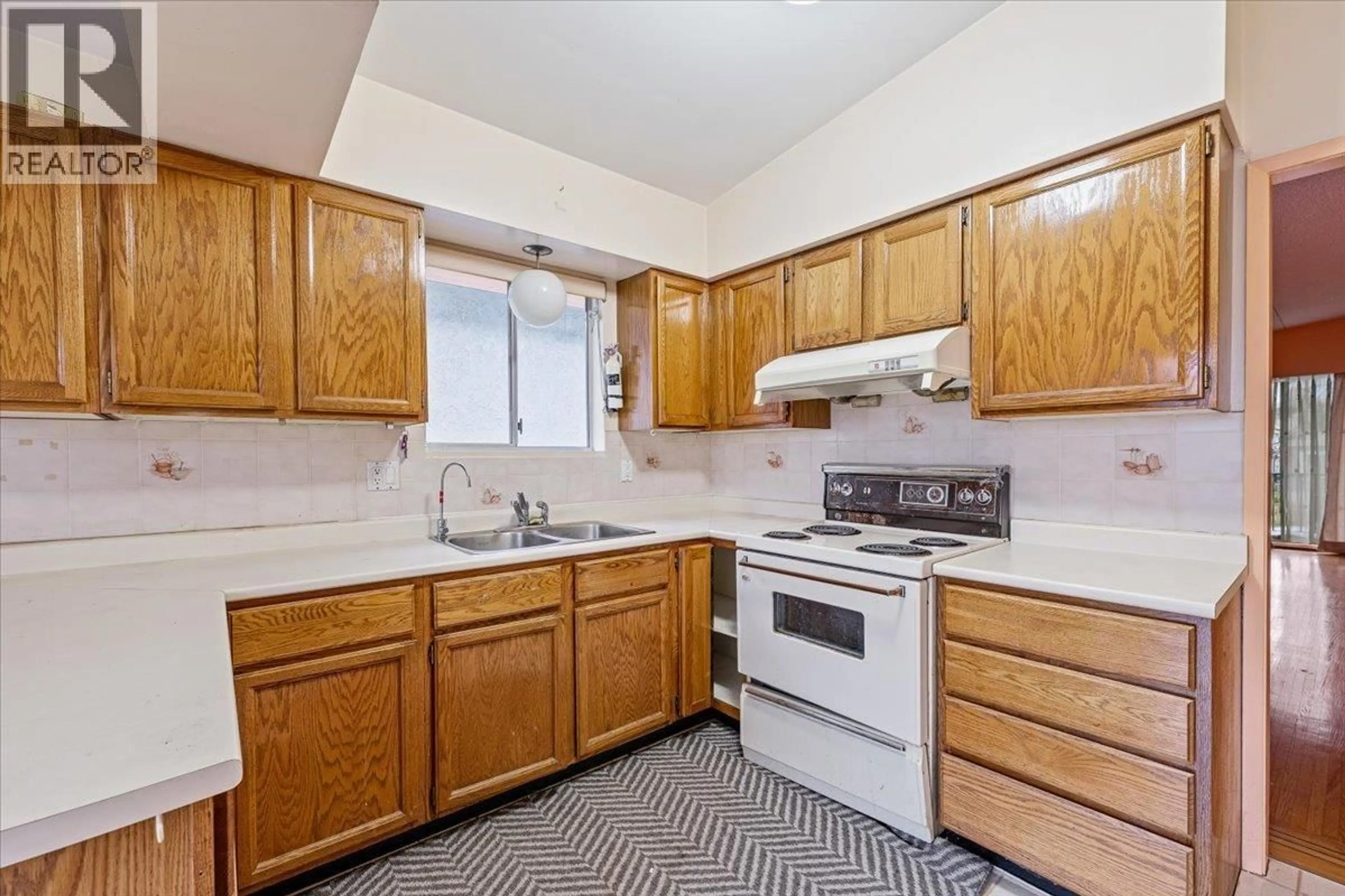 Standard kitchen, unknown for 3279 PARKER STREET, Vancouver British Columbia V5K2V7
