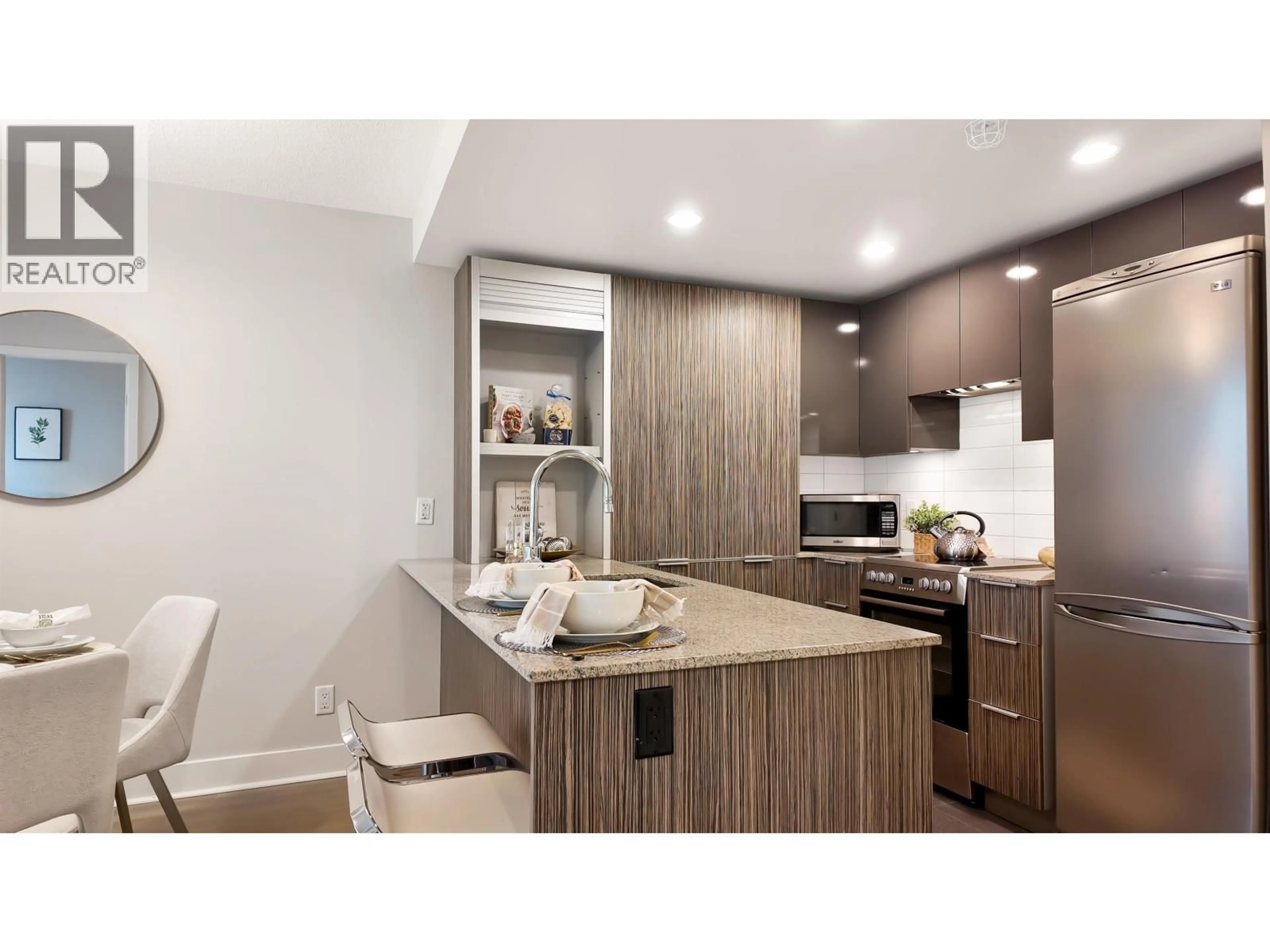 Open concept kitchen, wood/laminate floor for 508 - 1088 RICHARDS STREET, Vancouver British Columbia V6B0J8